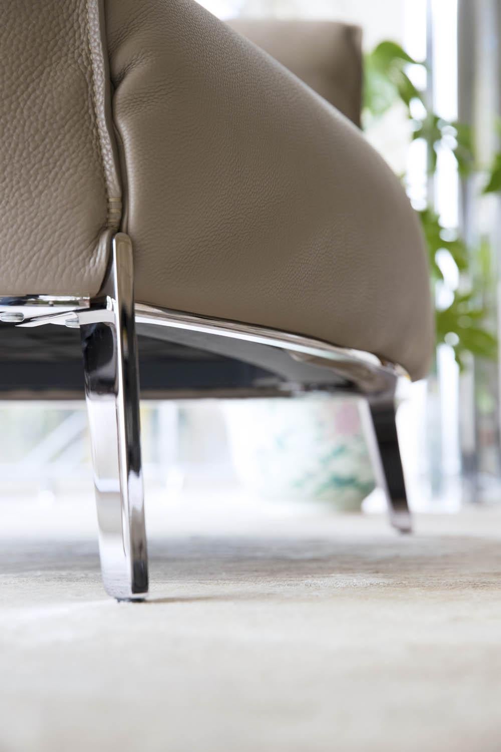 Moderne Archibald Gran Comfort fauteuil en cuir véritable Pelle Safari Elefante gris en vente