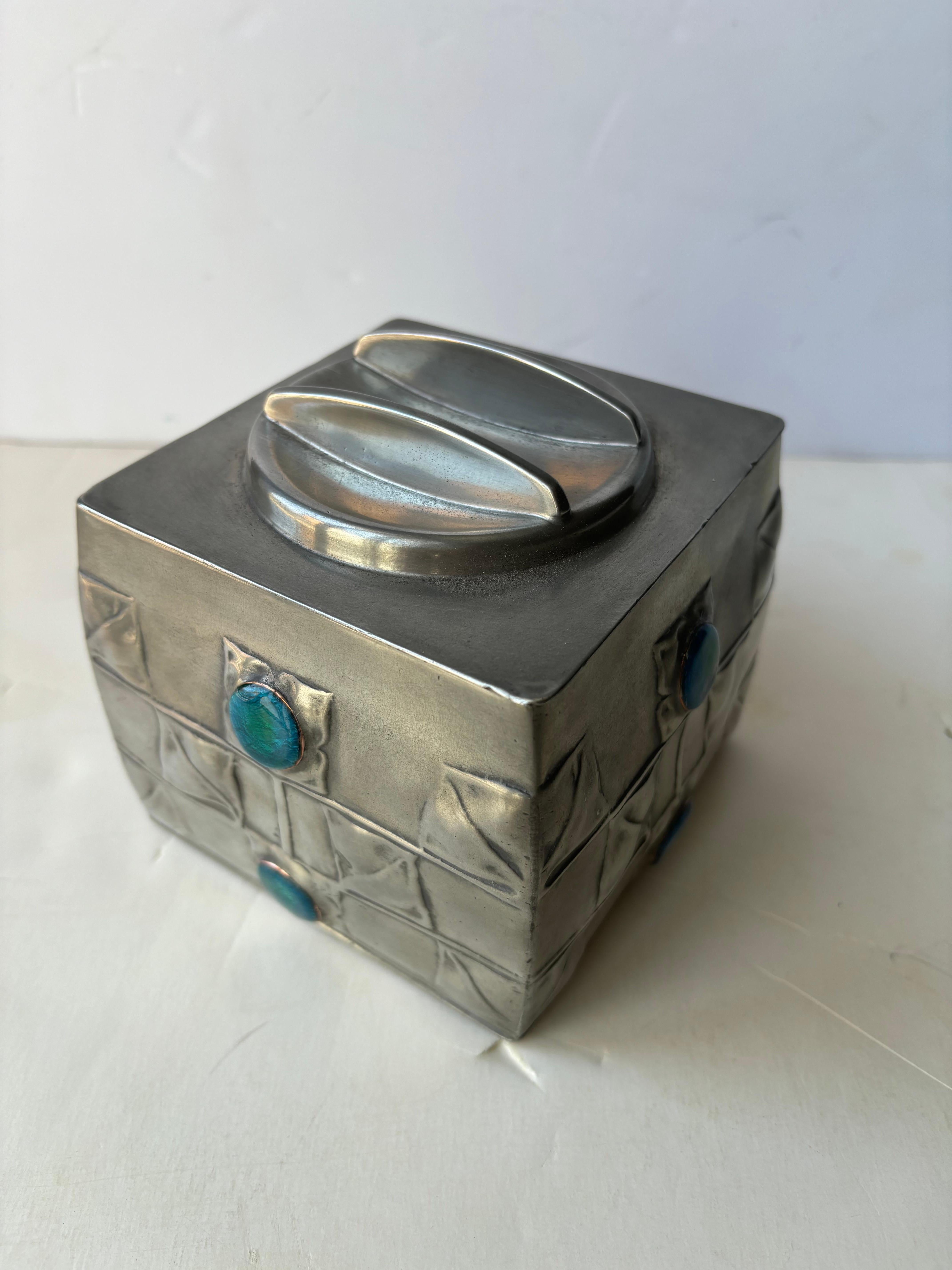 Archibald Knox for Liberty & Co box in Pewter and enamel # 0194 In Good Condition For Sale In Los Angeles, CA