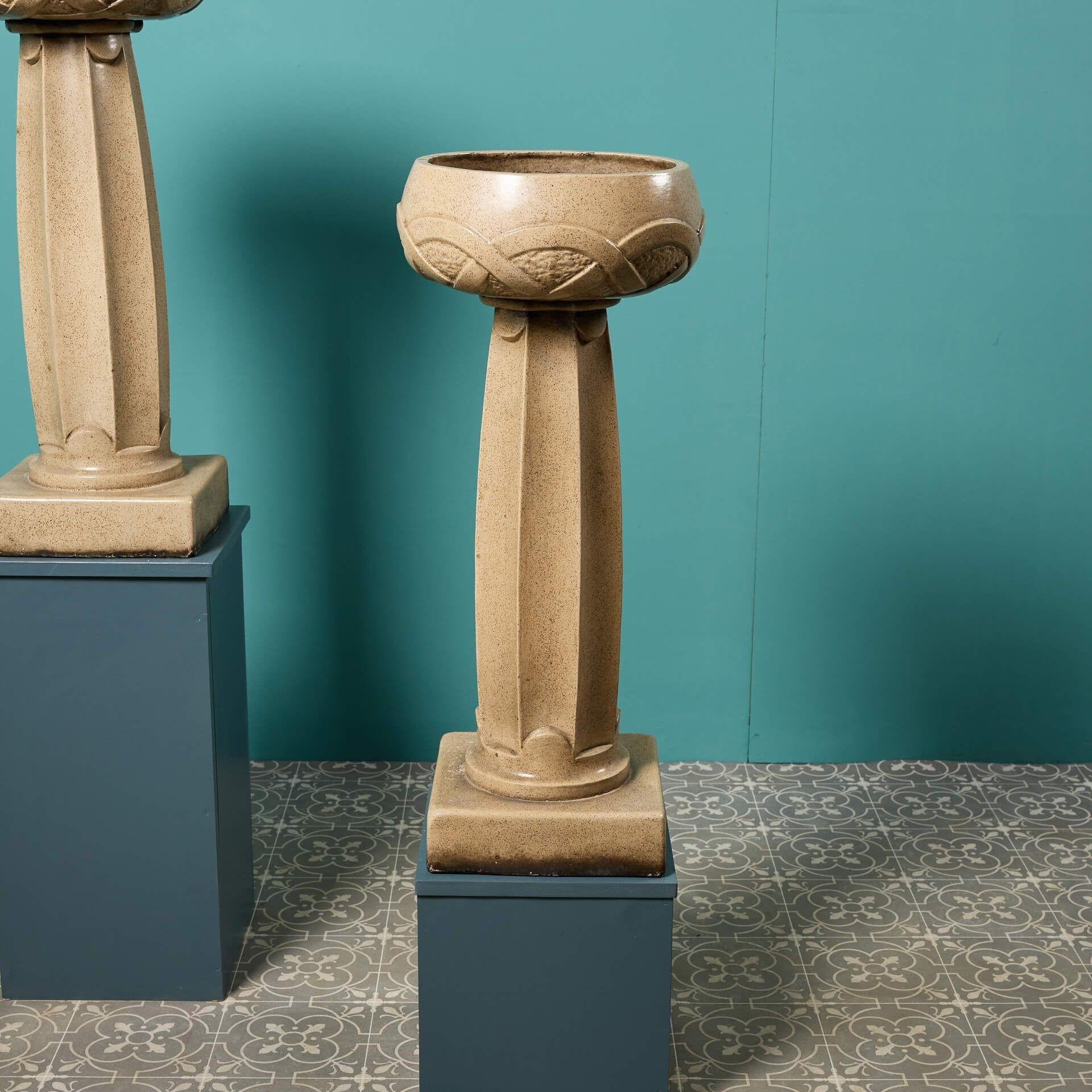 XIX secolo Coppia di urne a piedistallo smaltate in stile Art Nouveau di Archibald Knox per Liberty in vendita