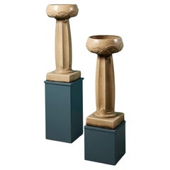 Archibald Knox pour Liberty's Paire d'urnes à piédestal émaillées Art Nouveau