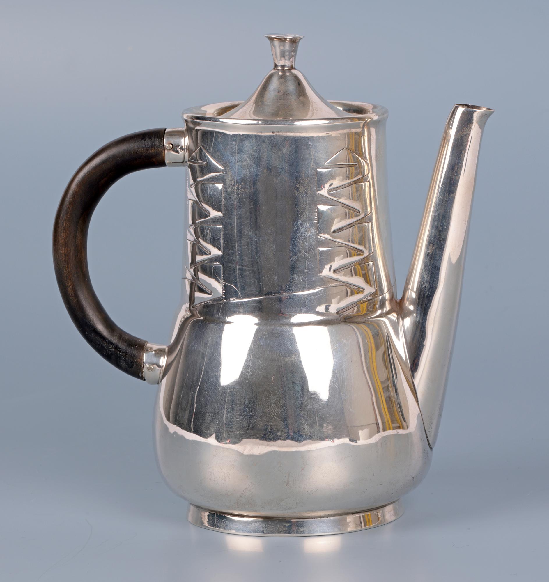  Archibald Knox Liberty & Co Silber Art Nouveau Silber Teekanne im Angebot 2