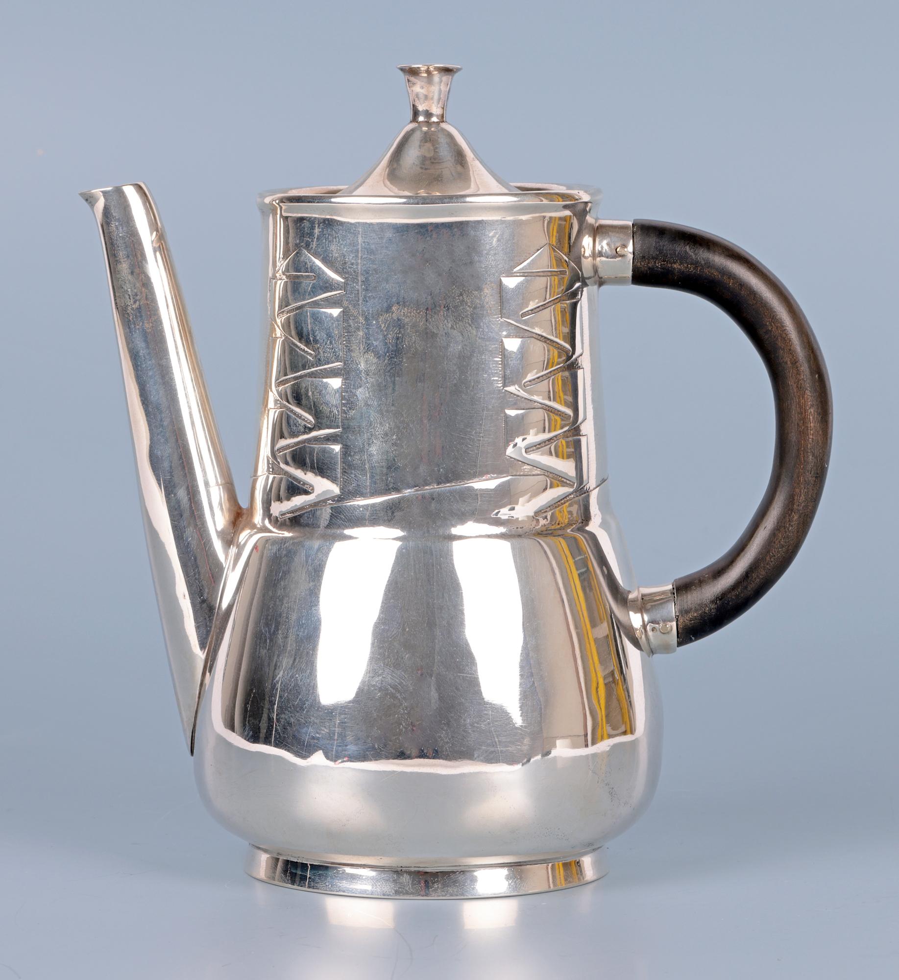  Archibald Knox Liberty & Co Silver Art Nouveau Silver Teapot In Good Condition For Sale In Bishop's Stortford, Hertfordshire