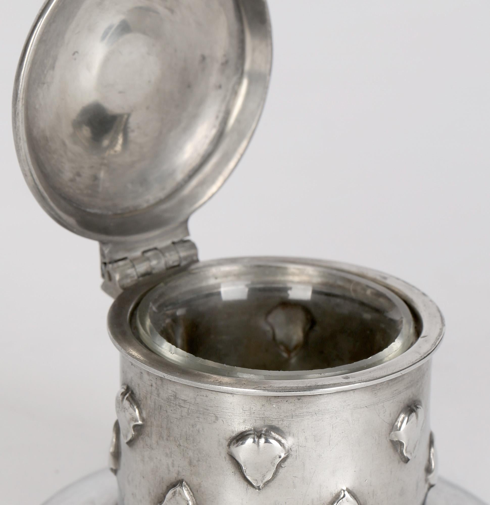 Archibald Knox Tudric Pewter Inkwell For Liberty & Co In Good Condition In Bishop's Stortford, Hertfordshire
