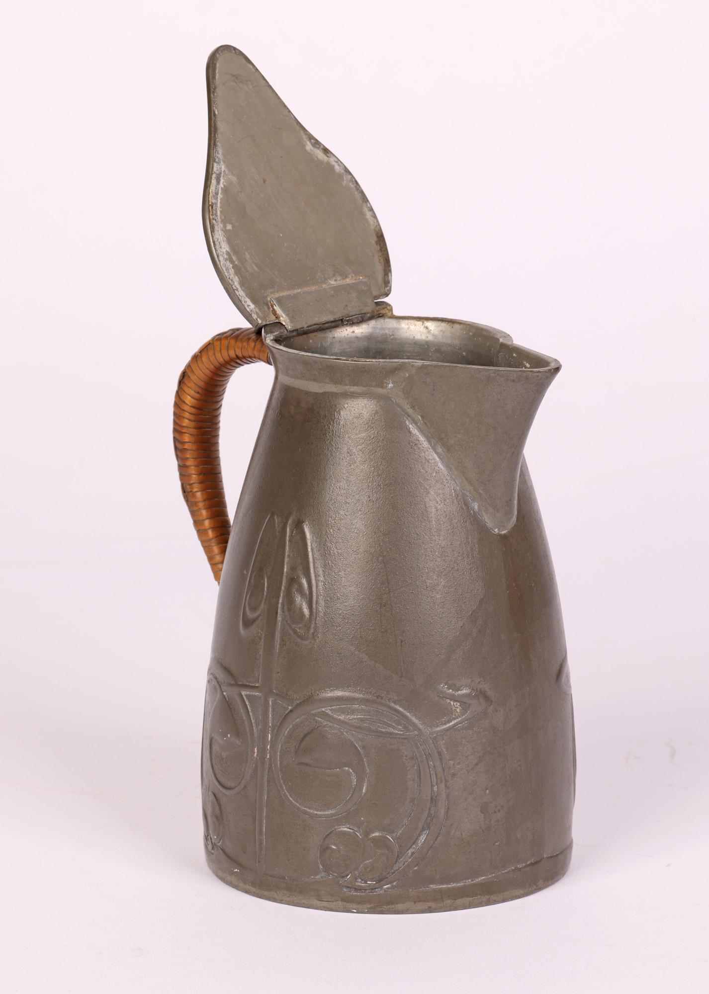 Art nouveau-Stil- Zinnkrug mit Deckel von Stammeskunst-Knox Tudric im Angebot 5