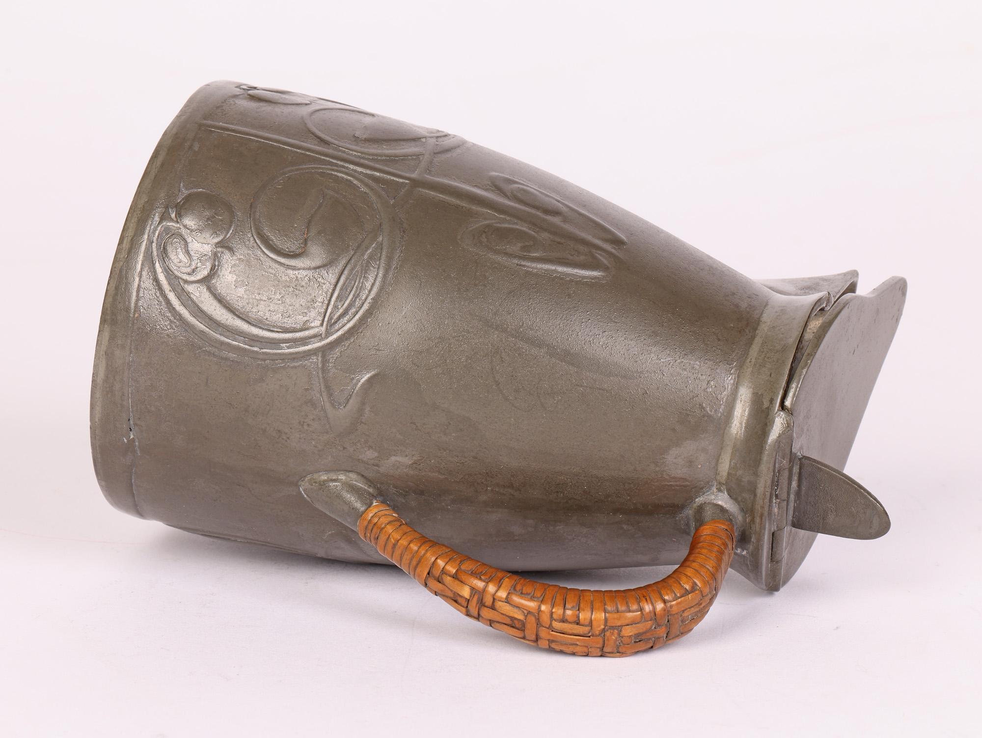 Art nouveau-Stil- Zinnkrug mit Deckel von Stammeskunst-Knox Tudric im Angebot 2