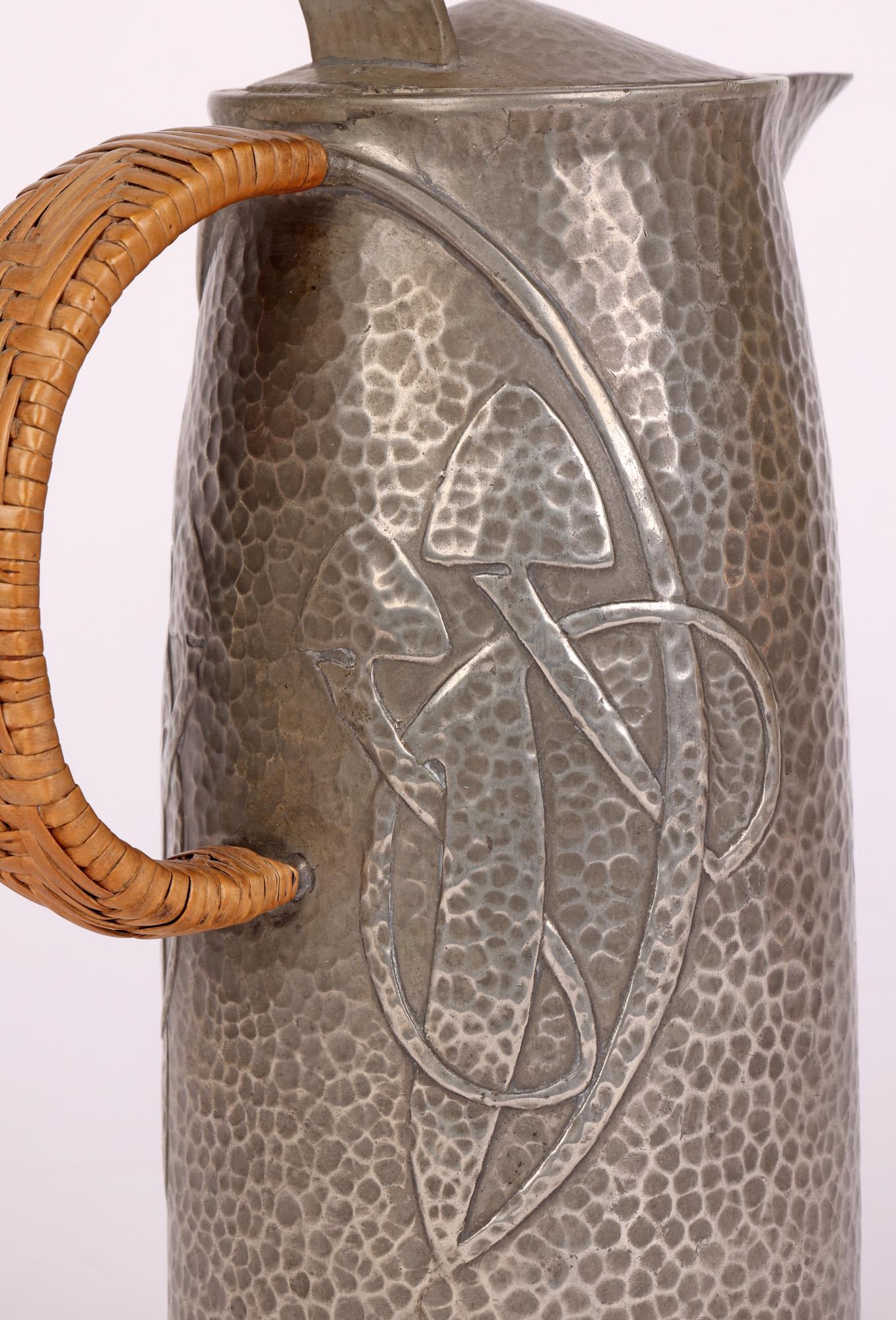Art nouveau-Stil-Zwiebelkrug oder Kaffeekanne aus Zinn mit Deckel von Stammeskunst, Knox Tudric im Angebot 11