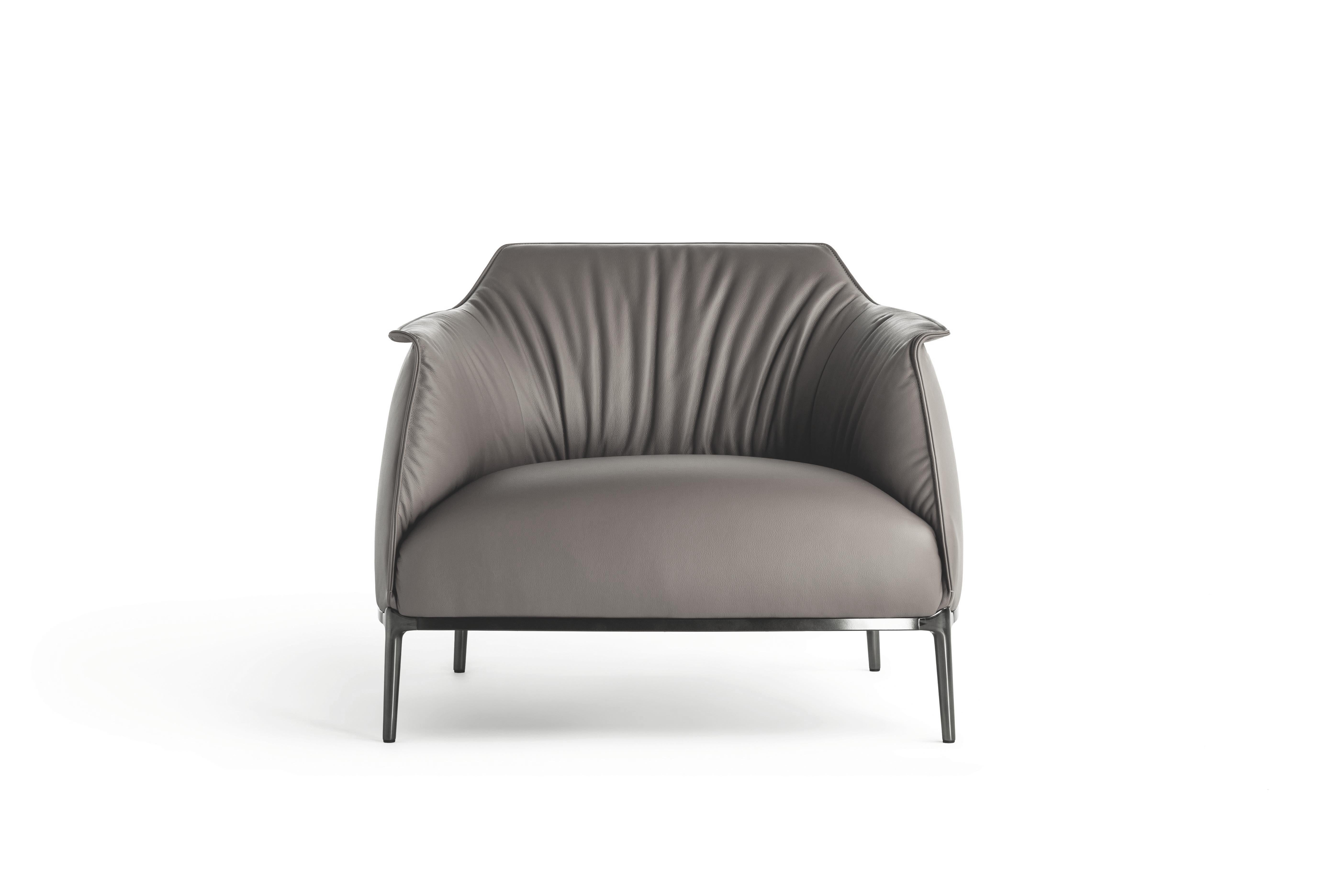 After Archibald, already released in three unmissable editions, and Archibald Gran Comfort, comes Archibald Large, the new version of the iconic armchair designed by Jean-Marie Massaud. A perfect combination of substance and form, Archibald is now