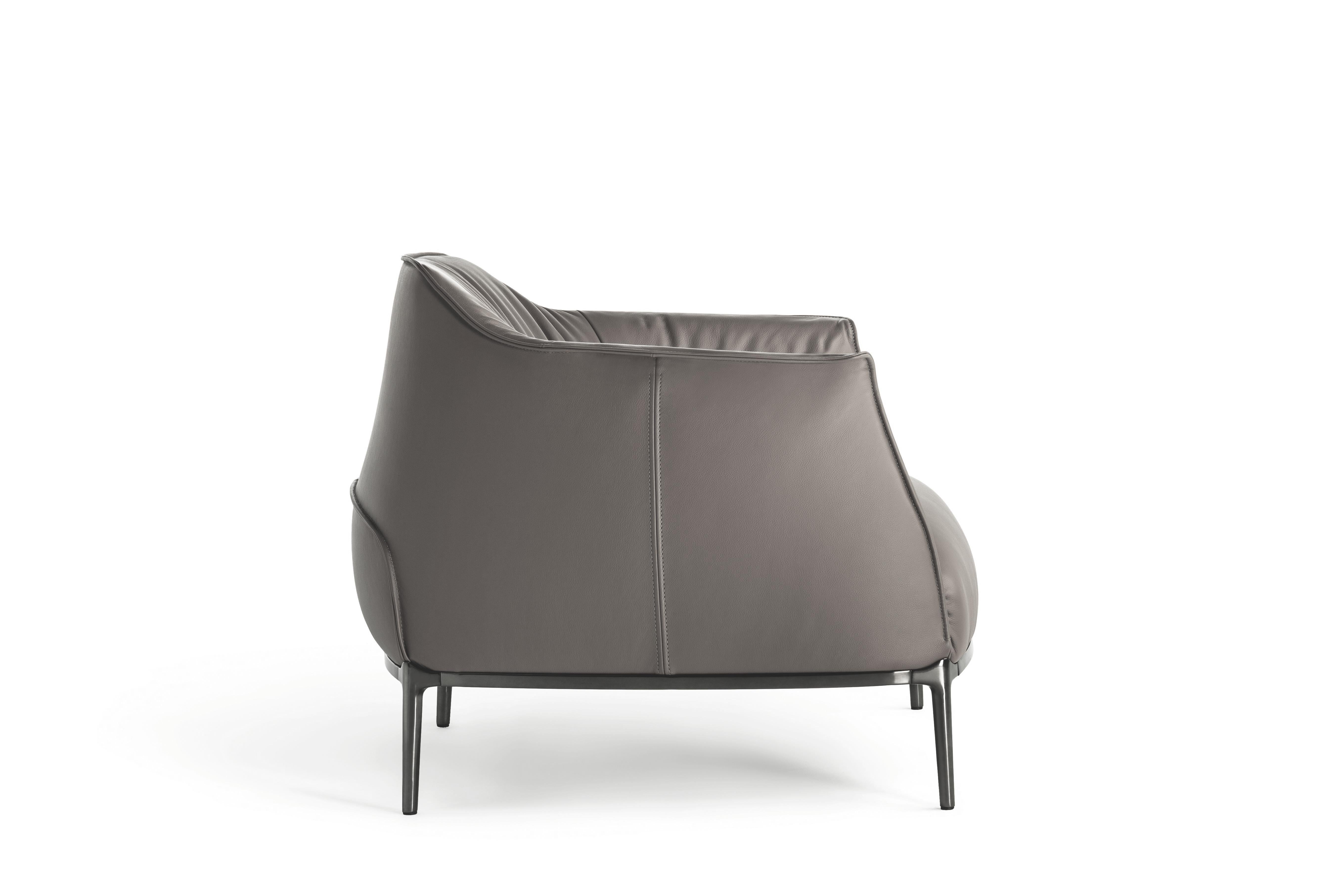 Moderne Archibald grand fauteuil en cuir véritable Pelle Sc 26 Topo gris clair en vente