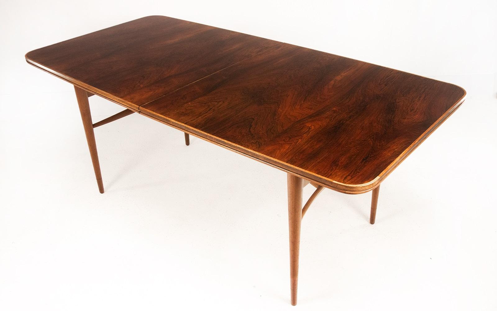 Archie Shine by Robert Heritage Rosewood Mid Century Dining Table In Good Condition In STOKE ON TRENT, GB