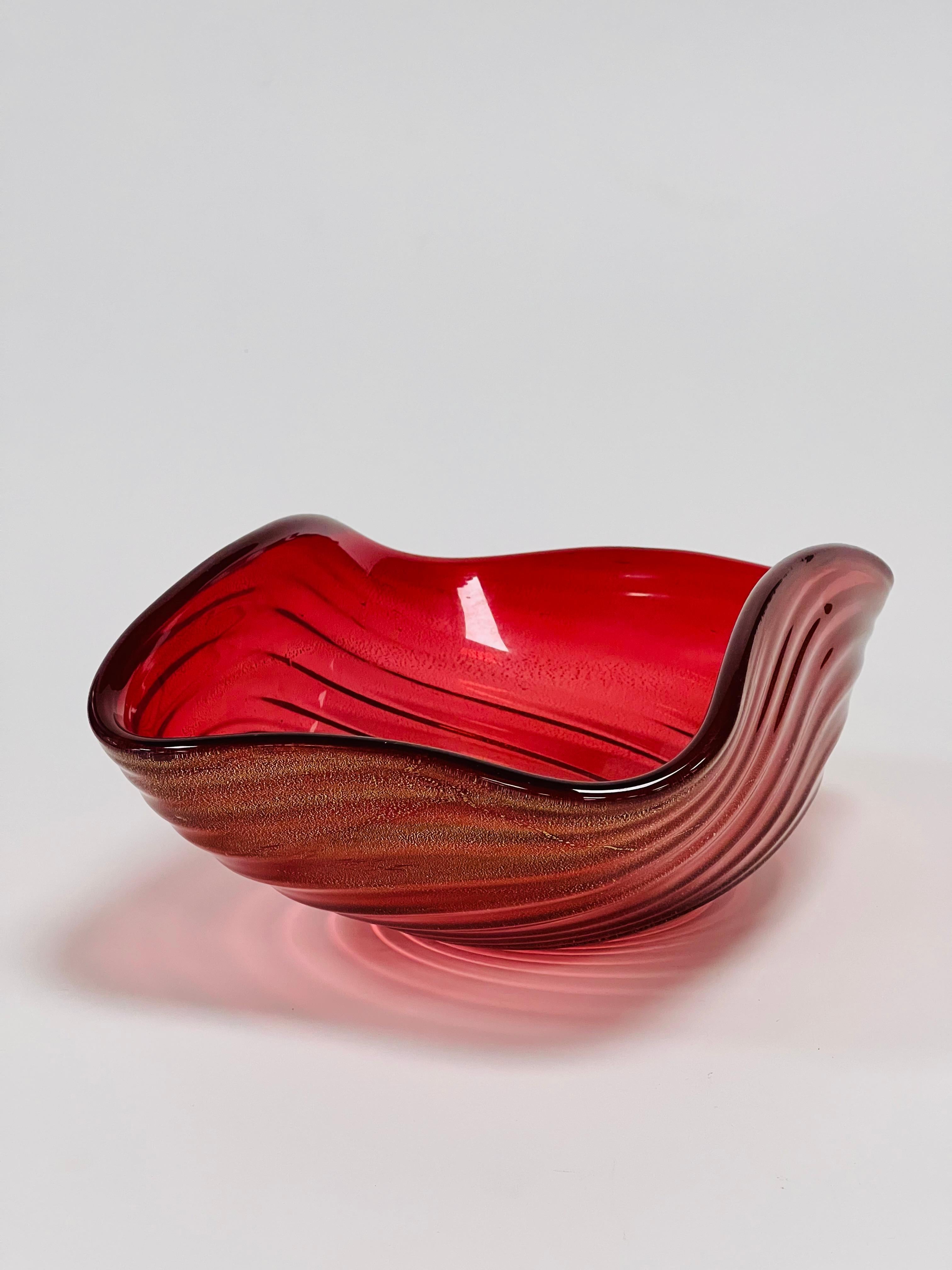 International Style Archimede Seguso 1950 large center table Murano glass with gold For Sale