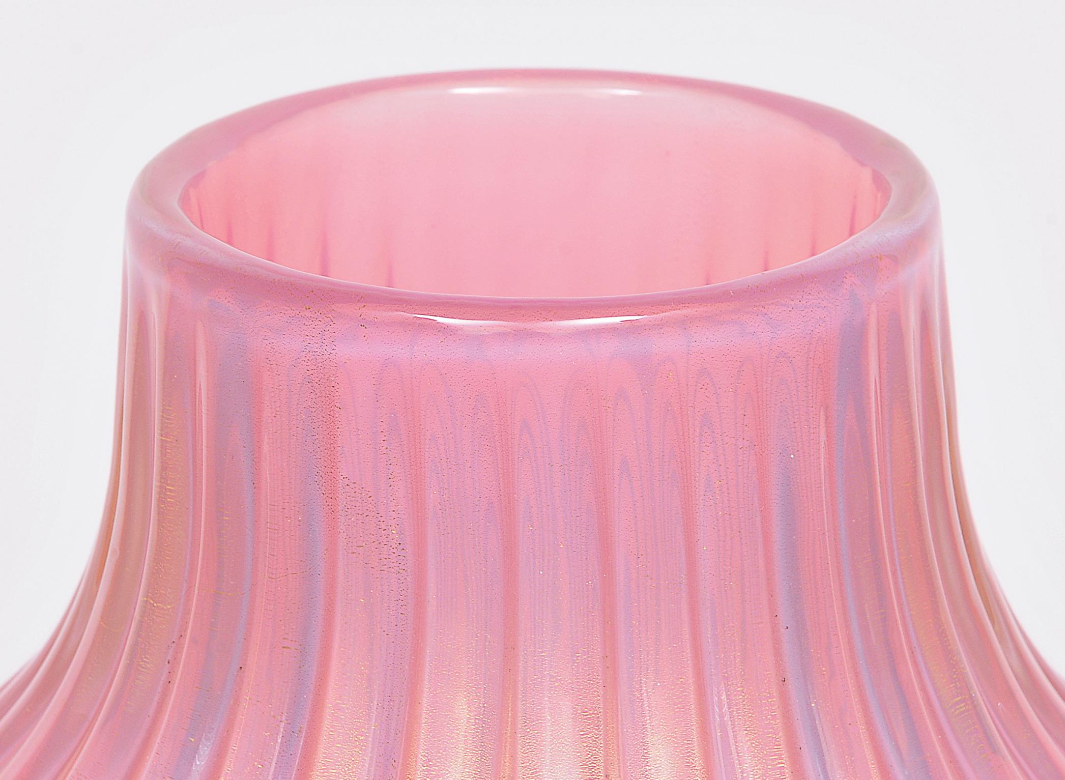 Big and bulky vase with vertical ribs in pink Murano glass and gold leaf. Museum quality.