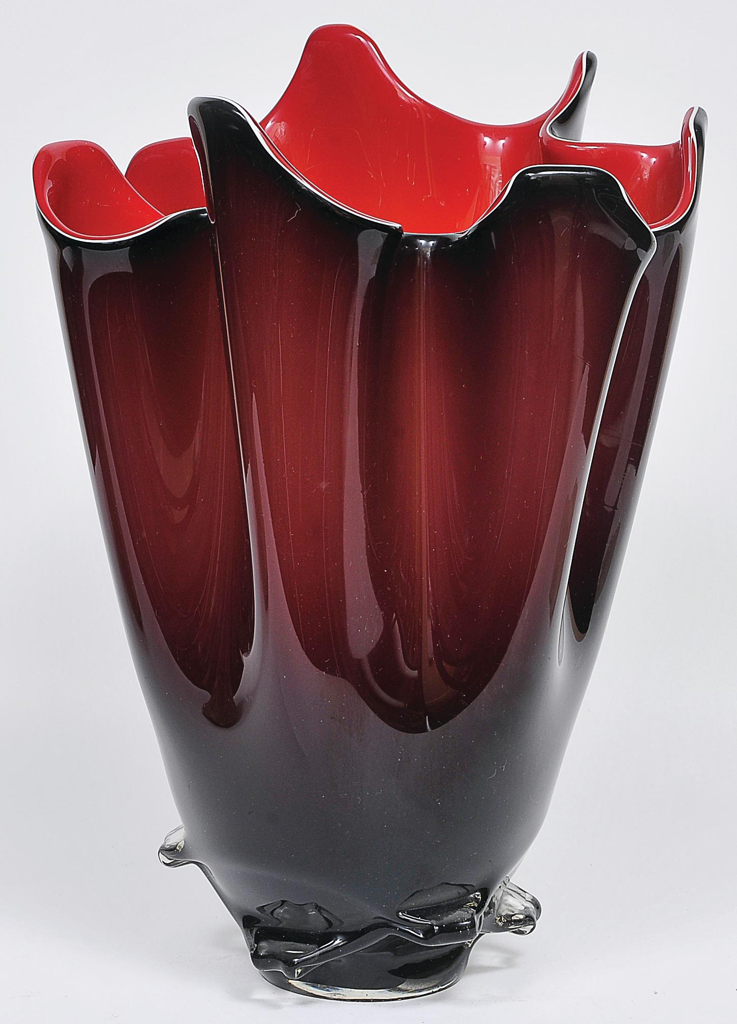 Archimede Seguso, Artistic Triple Red, White and Black Murano Glass, circa 1950 In Excellent Condition For Sale In Rio de Janeiro, RJ