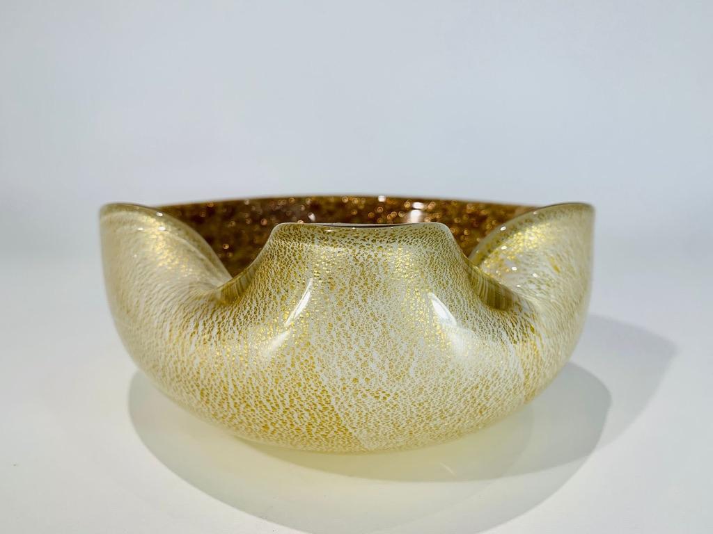 Mid-Century Modern Archimede Seguso ashtray in Murano glass with gold and 'venturine'. For Sale