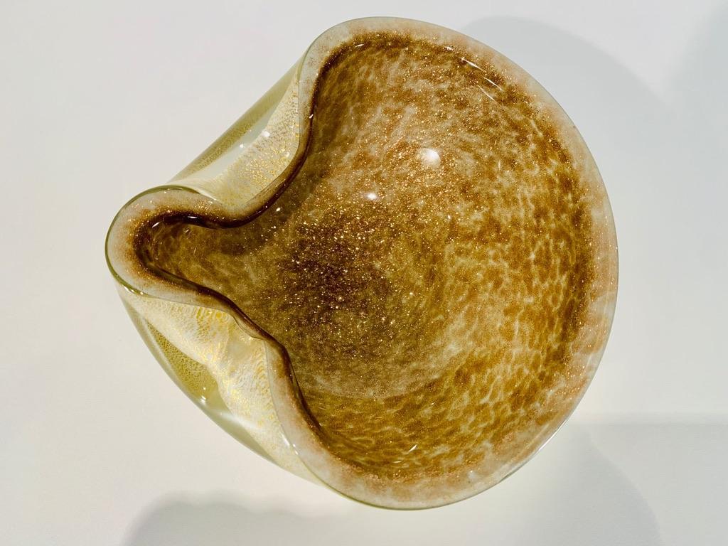 Archimede Seguso ashtray in Murano glass with gold and 'venturine'. In Good Condition For Sale In Rio De Janeiro, RJ