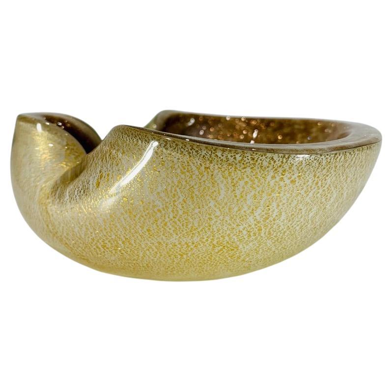 Archimede Seguso ashtray in Murano glass with gold and 'venturine'. For Sale