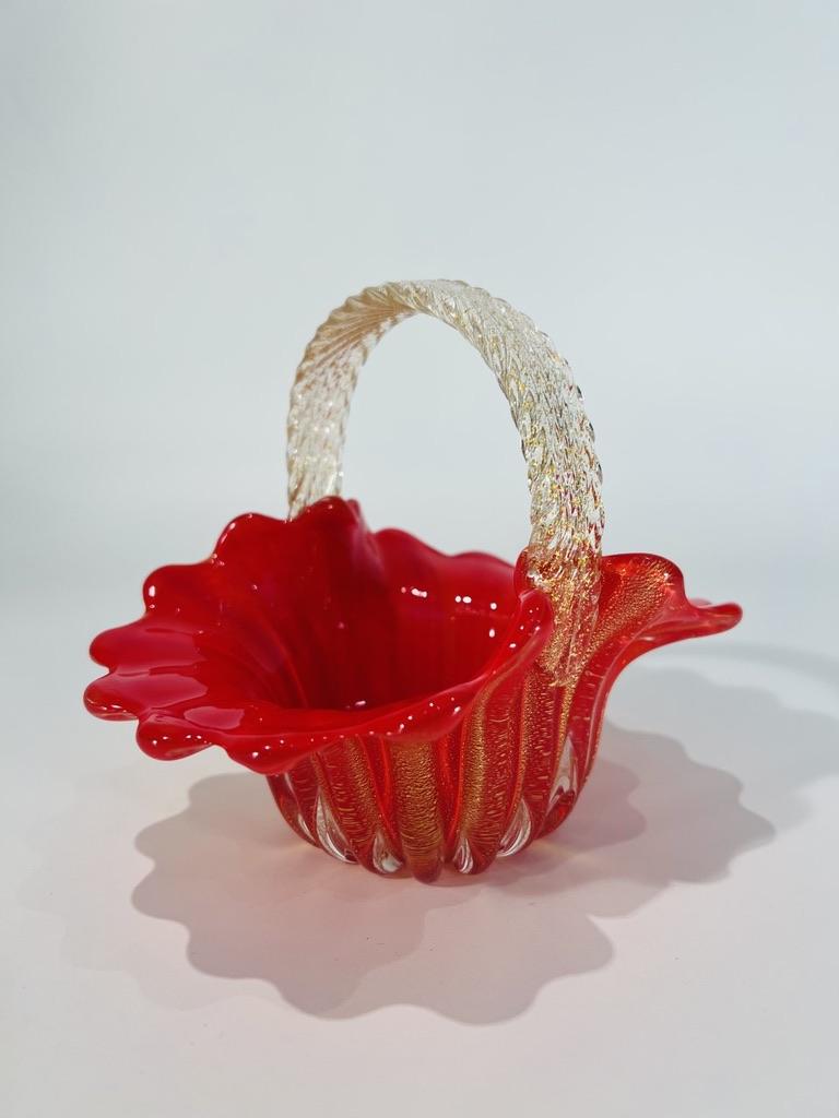Italian Archimede Seguso Basket in Murano Glass with Gold and Coralo Glass For Sale