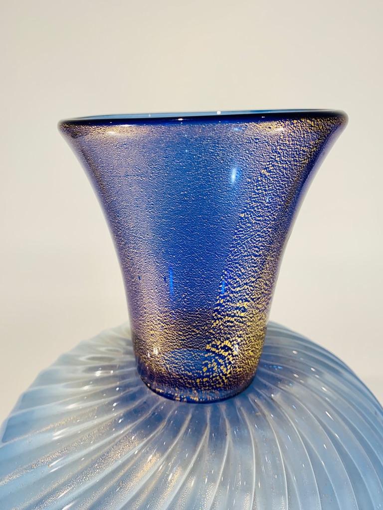 Mid-Century Modern Vase bleu «stolato oro coronatto » d'Archimede Seguso, circa 1950 en vente