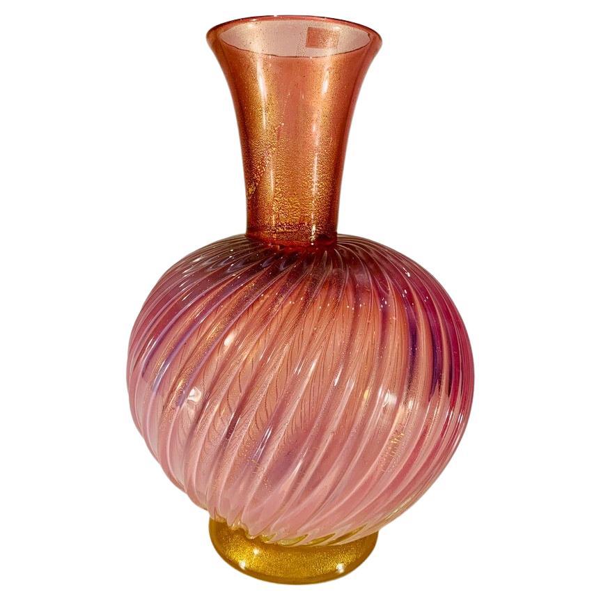 Archimede Seguso "costolato oro coronatto" circa 1950 pink vase For Sale
