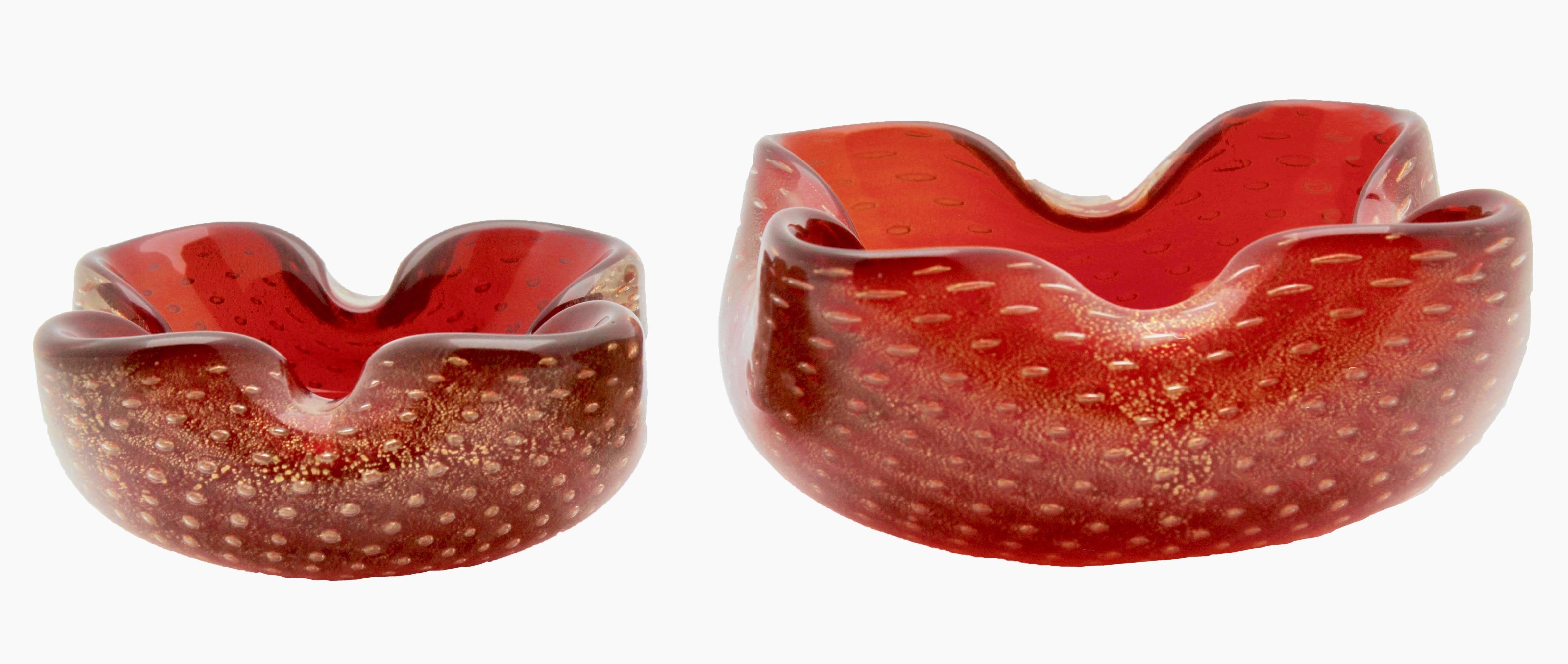 Archimede Seguso bulles contrôlées rouge canneberge avec inclusions d'éclaboussures dorées en vente 2