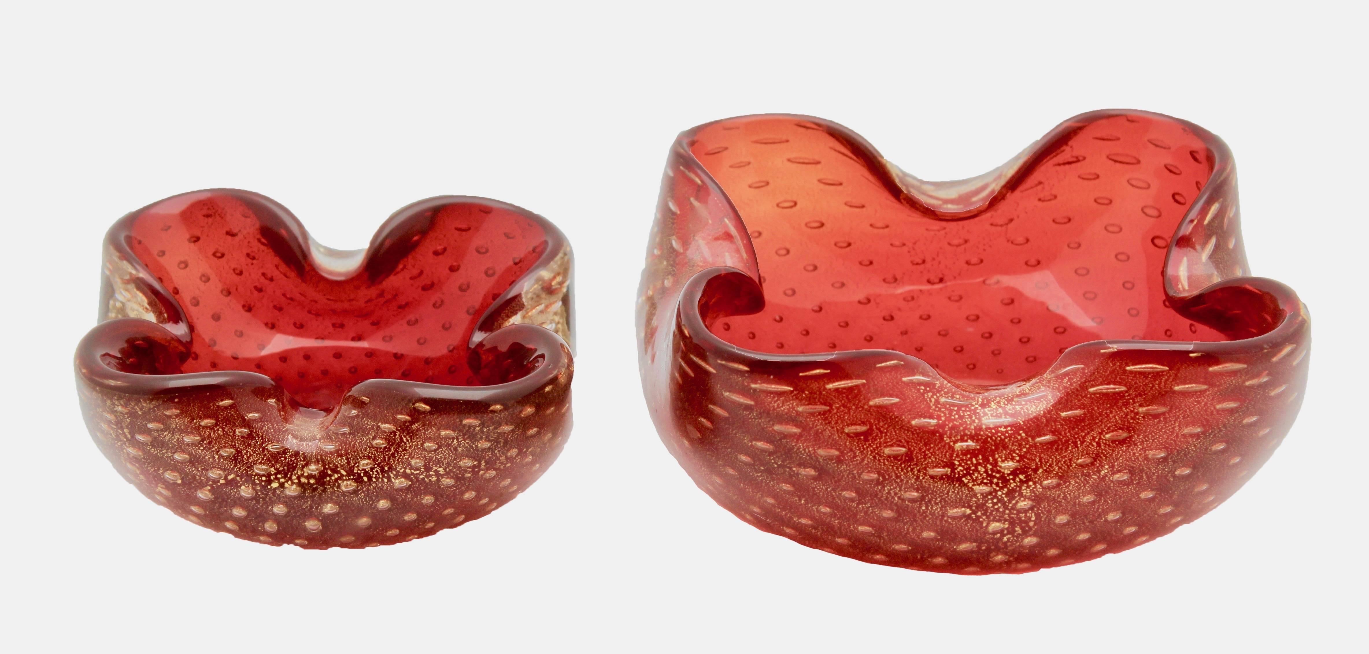 Archimede Seguso bulles contrôlées rouge canneberge avec inclusions d'éclaboussures dorées en vente 3