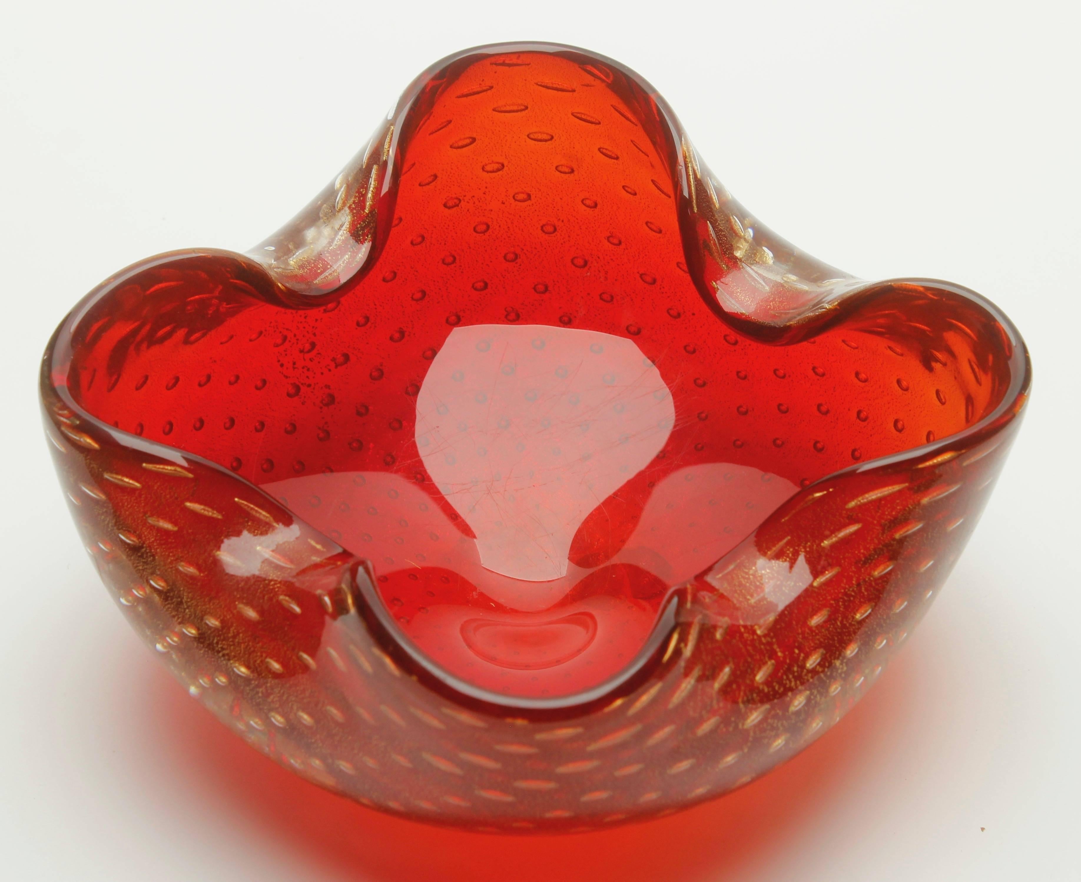 Cranberryrote kontrollierte Blasen mit Goldfleck-Einschlüssen von Archimede Seguso (Handgefertigt) im Angebot