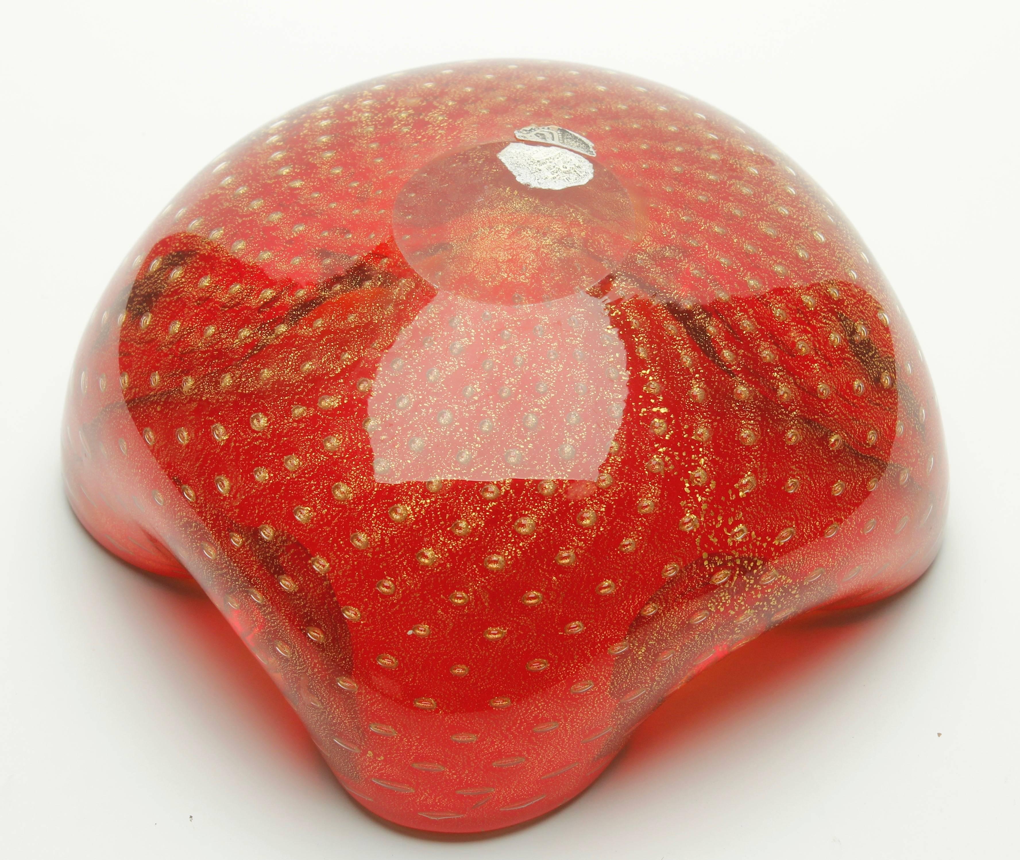Archimede Seguso bulles contrôlées rouge canneberge avec inclusions d'éclaboussures dorées Bon état - En vente à Verviers, BE