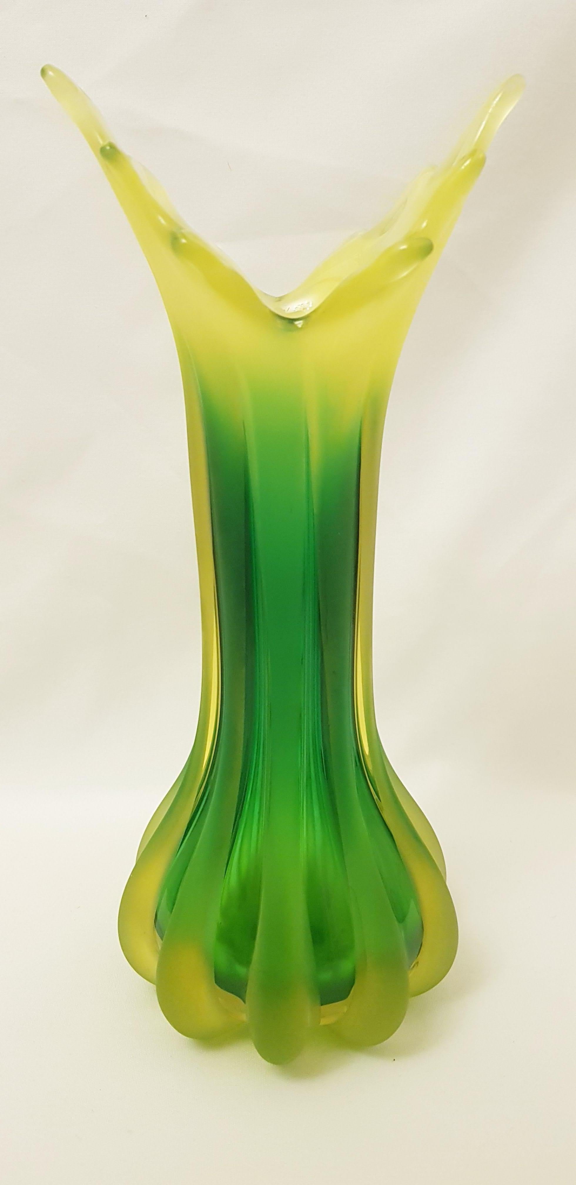 Art Deco Archimede Seguso Frosted Uranium Murano Glass Vase a Verde For Sale