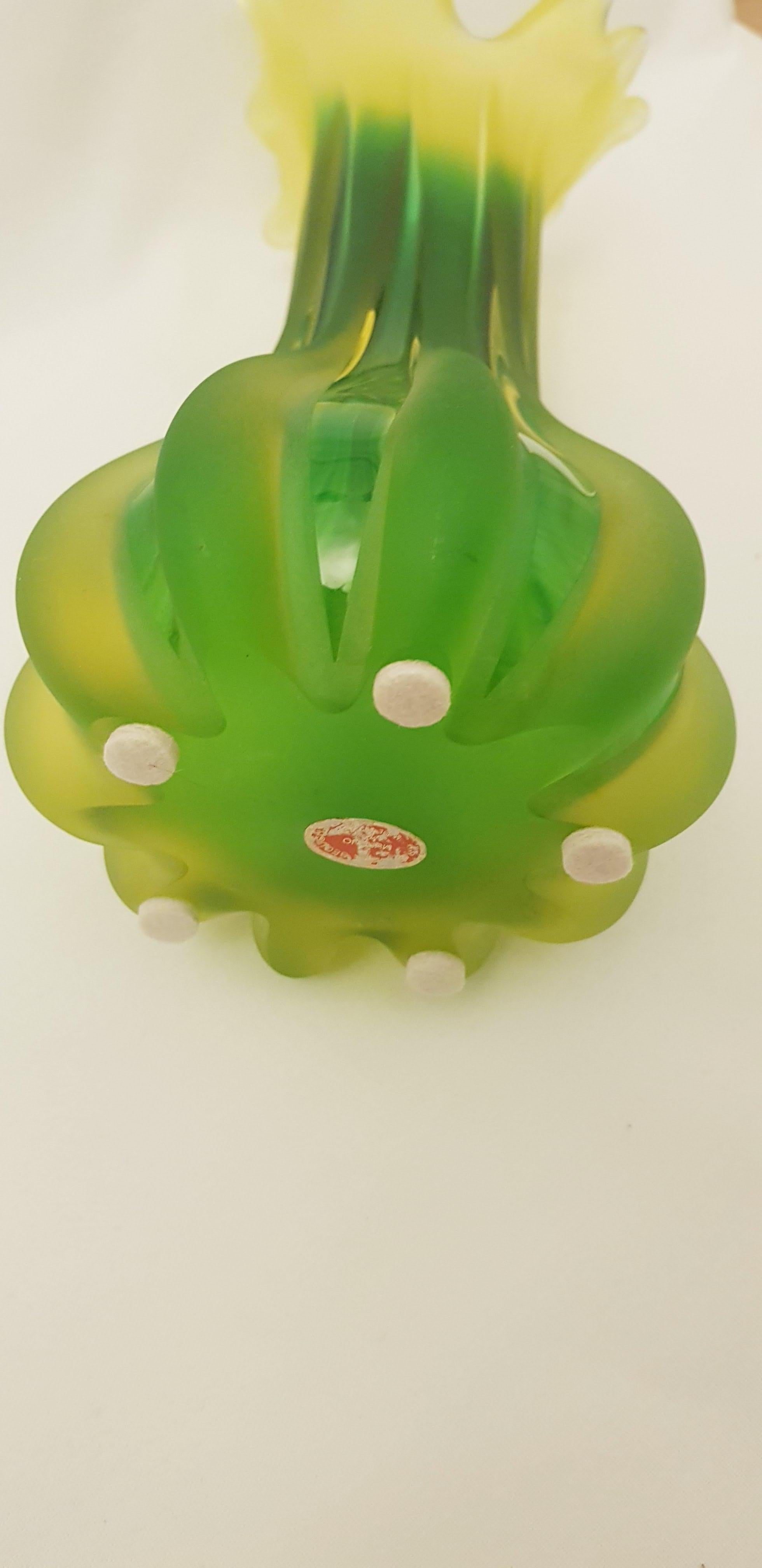Archimede Seguso Frosted Uranium Murano Glass Vase a Verde In Excellent Condition For Sale In Grantham, GB