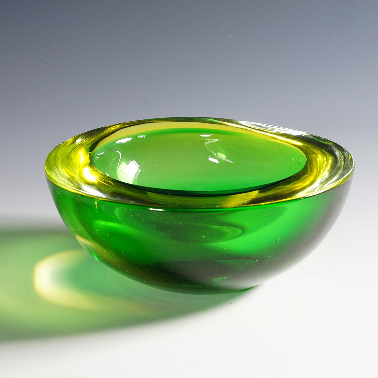 Mid-Century Modern Archimede Seguso Geode Bowl in Green and Yellow, Murano Italy Ca. 1960s For Sale