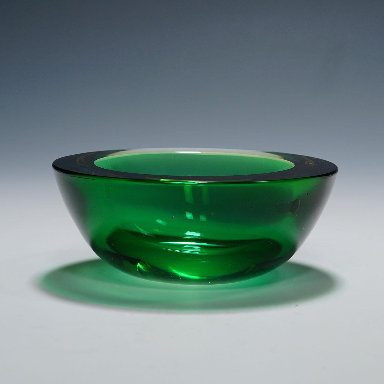 Mid-Century Modern Archimede Seguso Geode Bowl in Green and Yellow, Murano Italy ca. 1960s For Sale