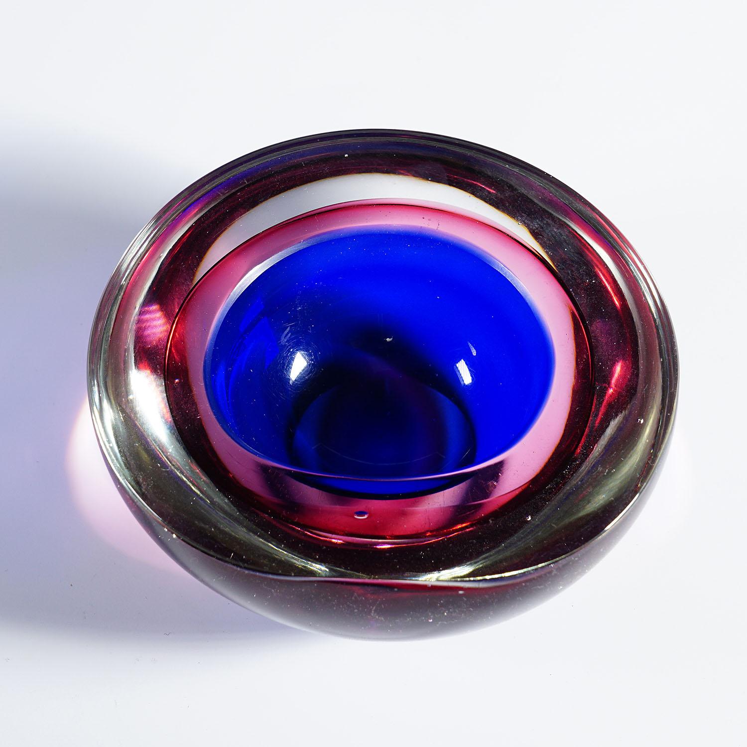 Mid-Century Modern Archimede Seguso Geode Bowl in Pink and Blue, Murano Italy ca. 1960s For Sale