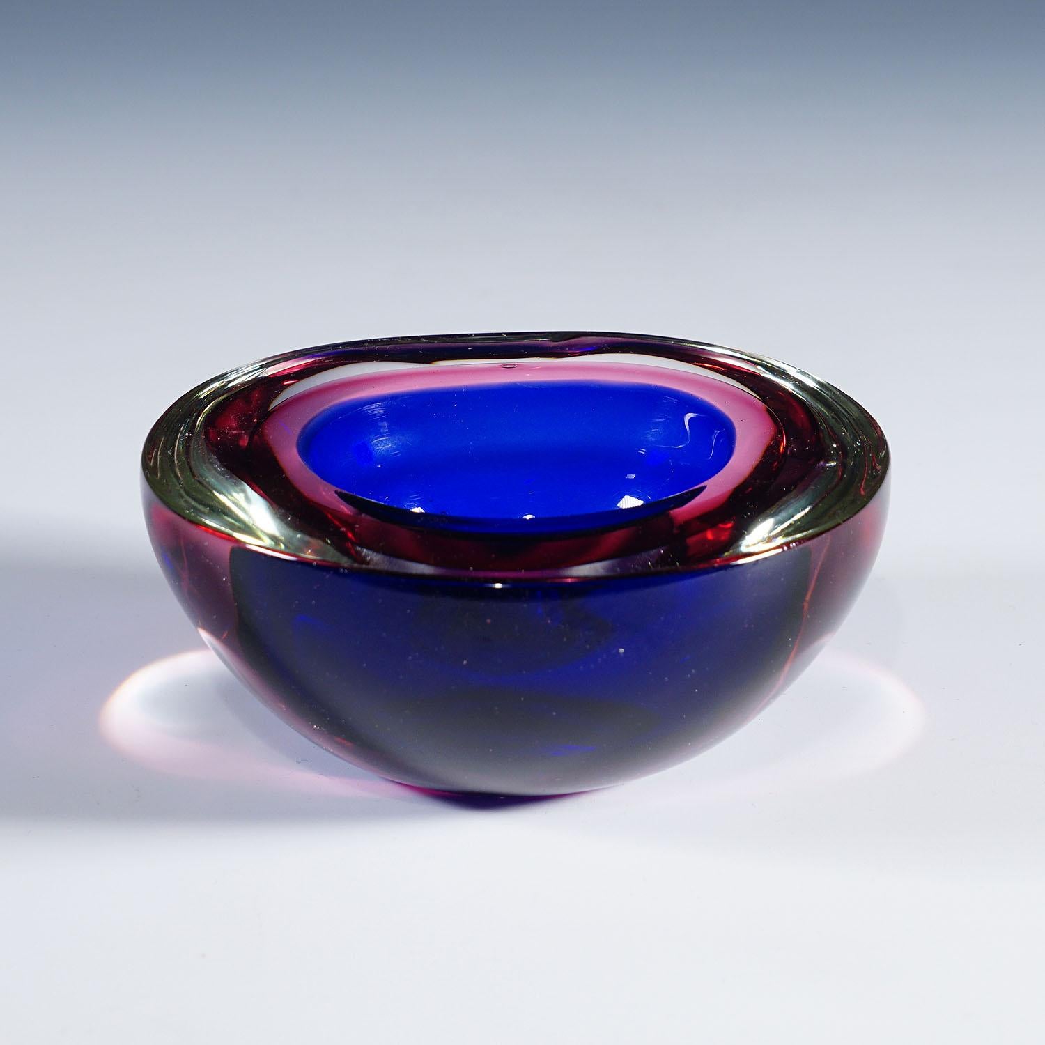 Archimede Seguso Geode Bowl in Pink and Blue, Murano Italy ca. 1960s In Good Condition For Sale In Berghuelen, DE