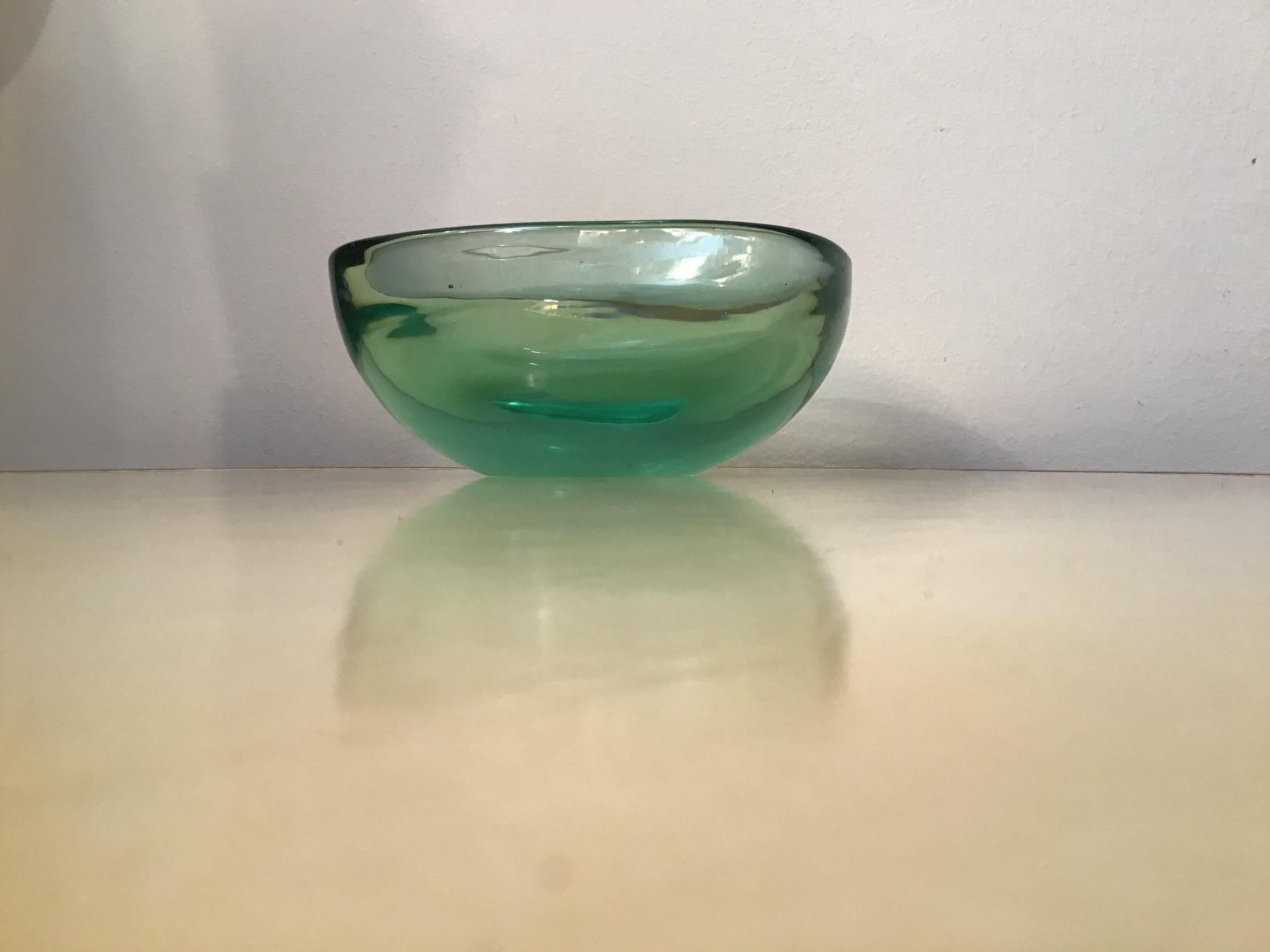Archimede Seguso glass bowl centerpiece green glass submerged Murano, 1950.