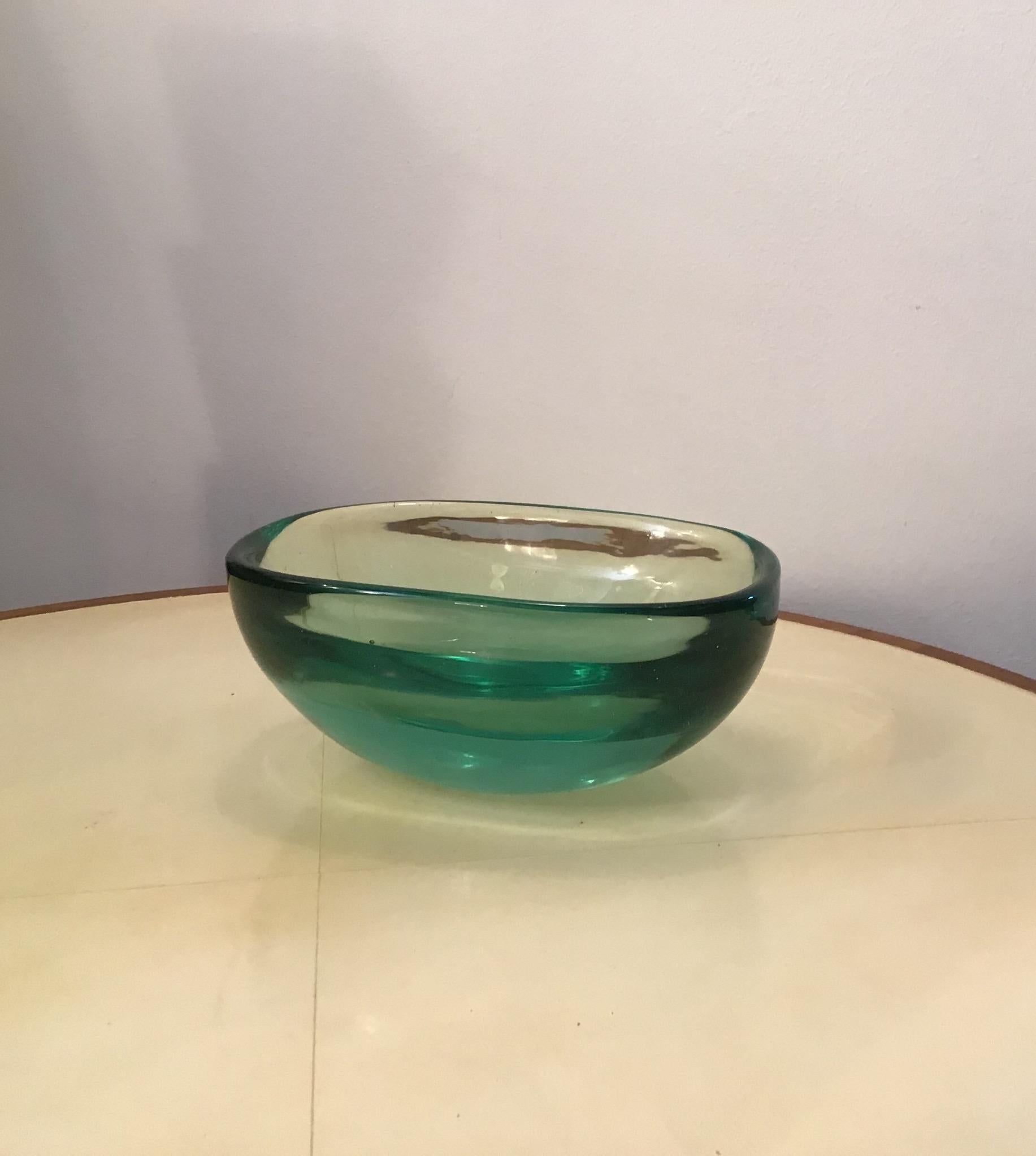 Archimede Seguso Glass Bowl Centerpiece Green Glass Submerged Murano, 1950 In Excellent Condition For Sale In Milano, IT