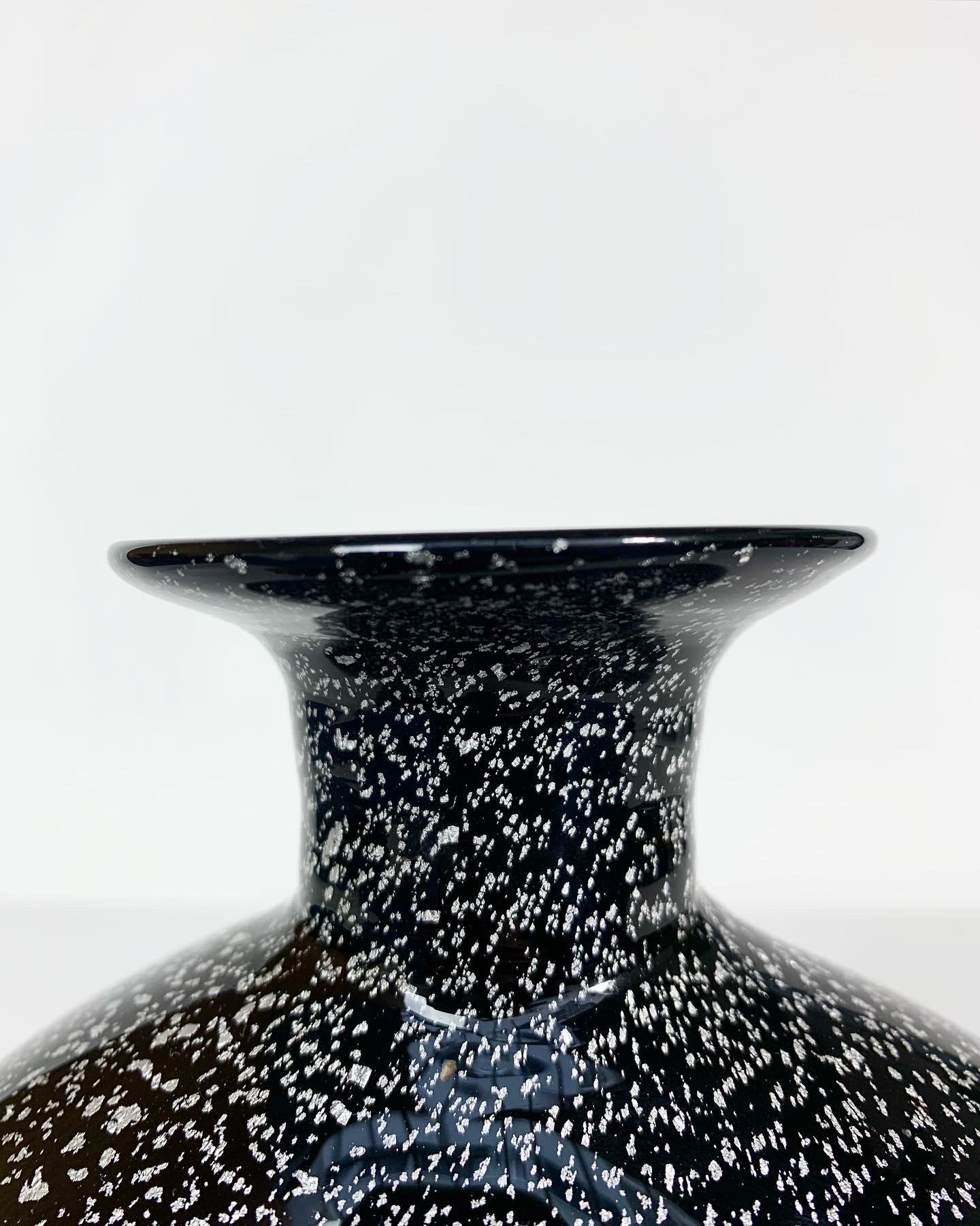 Vase en verre Archimede Seguso Silver Flecks Murano Italie 1970 Bon état - En vente à Basel, BS