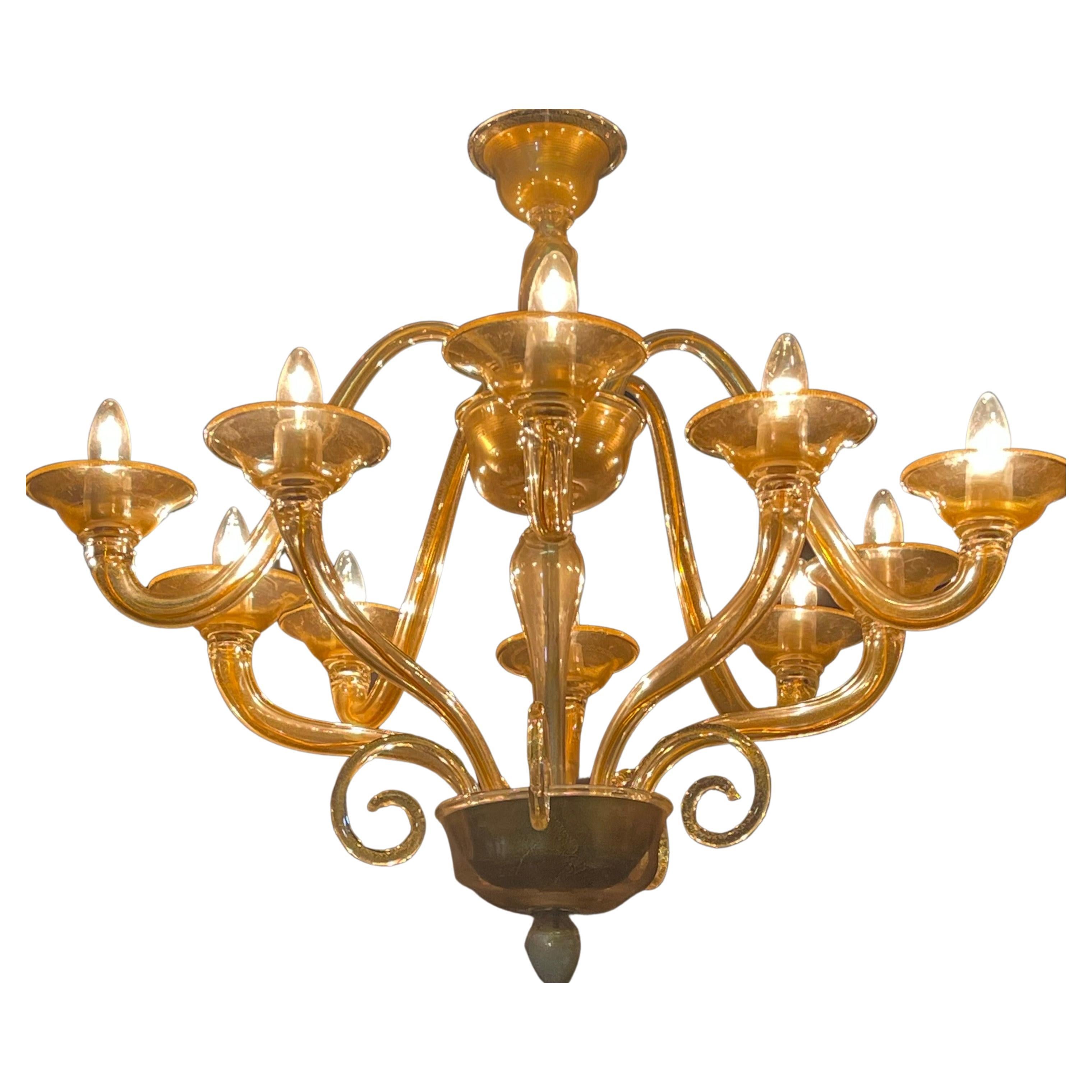Lampadario italiano moderno a due piani e 10 luci in vetro di Murano soffiato a mano con scaglie di polvere d'oro 24 carati di Archimede Seguso (firmato), Italia, anni '60 circa.
Zoccolo: 10 x e14 per lampadine a vite standard.
 