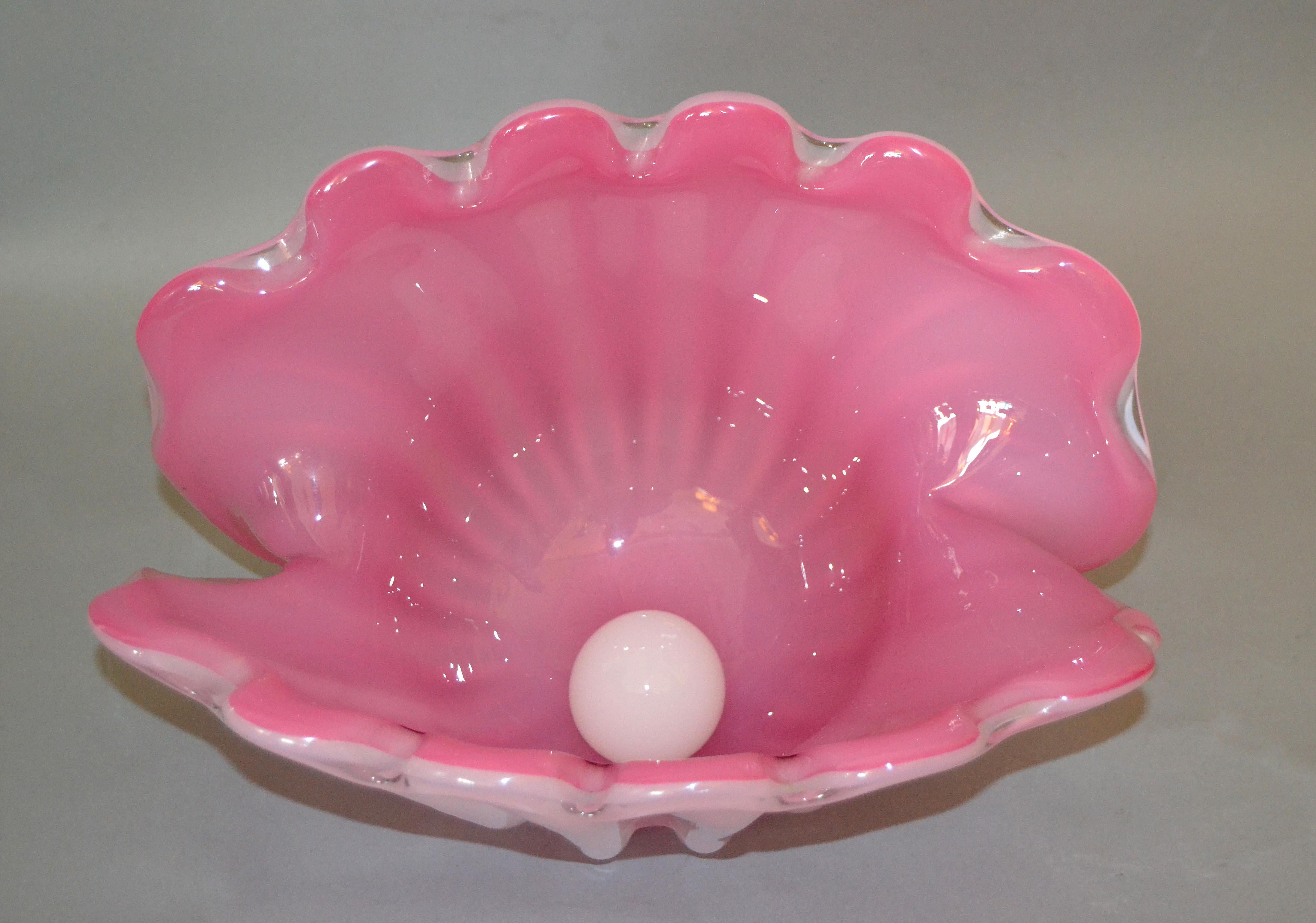 Archimede Seguso hand blown Murano glass clam shell in pink, clear and white centerpiece with pearl.
Not marked.