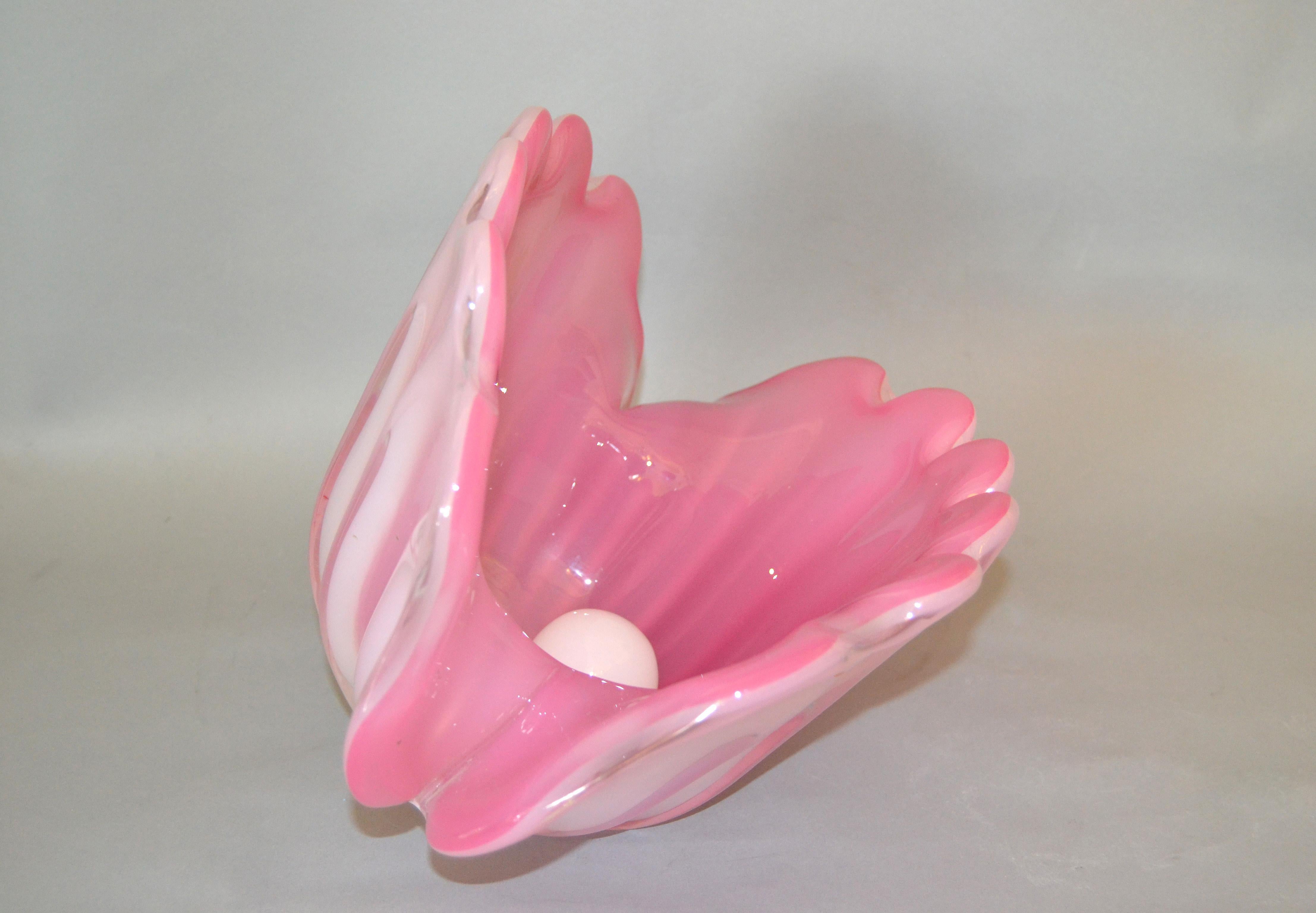 Mid-Century Modern Archimede Seguso Handblown Murano Glass Clam Shell Centerpiece with Pearl
