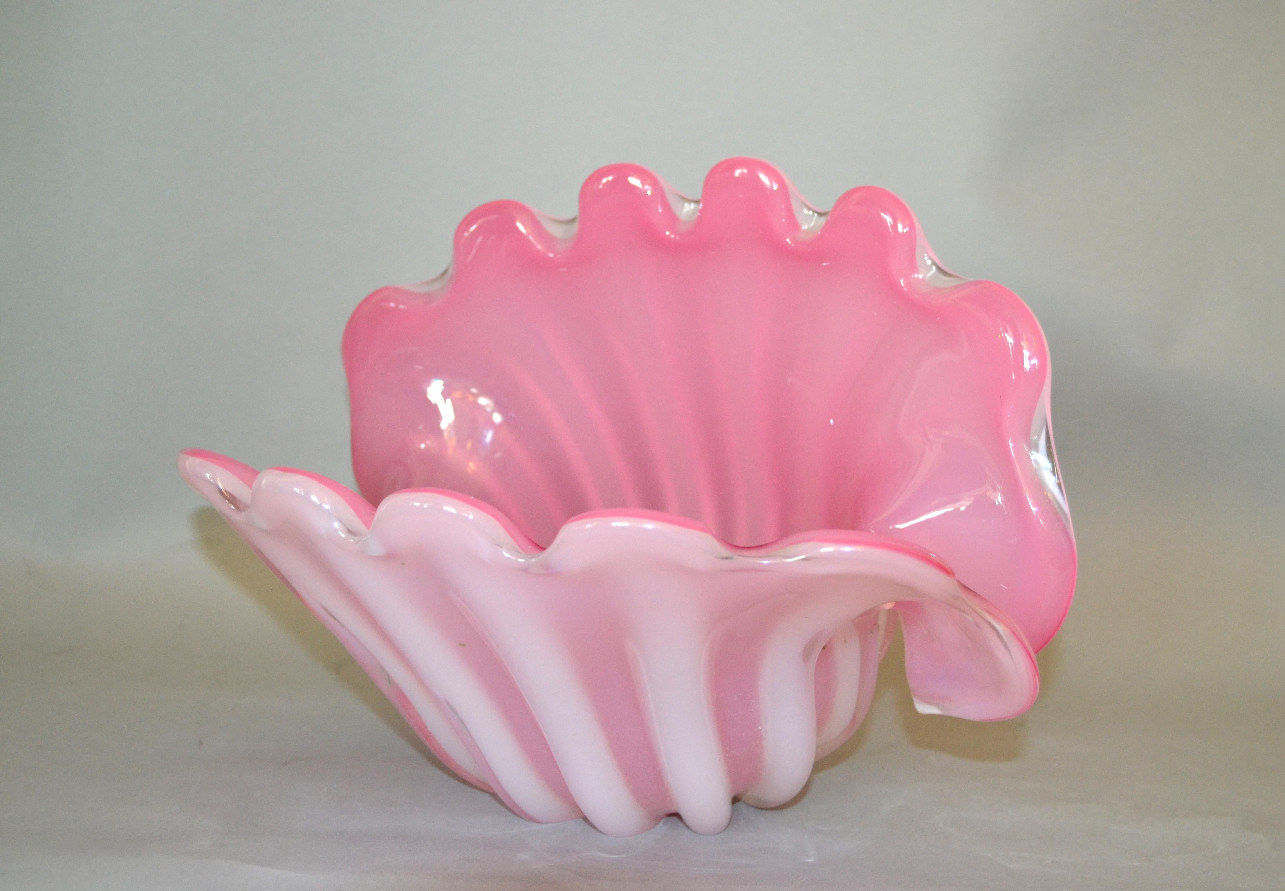 Archimede Seguso Handblown Murano Glass Clam Shell Centerpiece with Pearl In Good Condition In Miami, FL