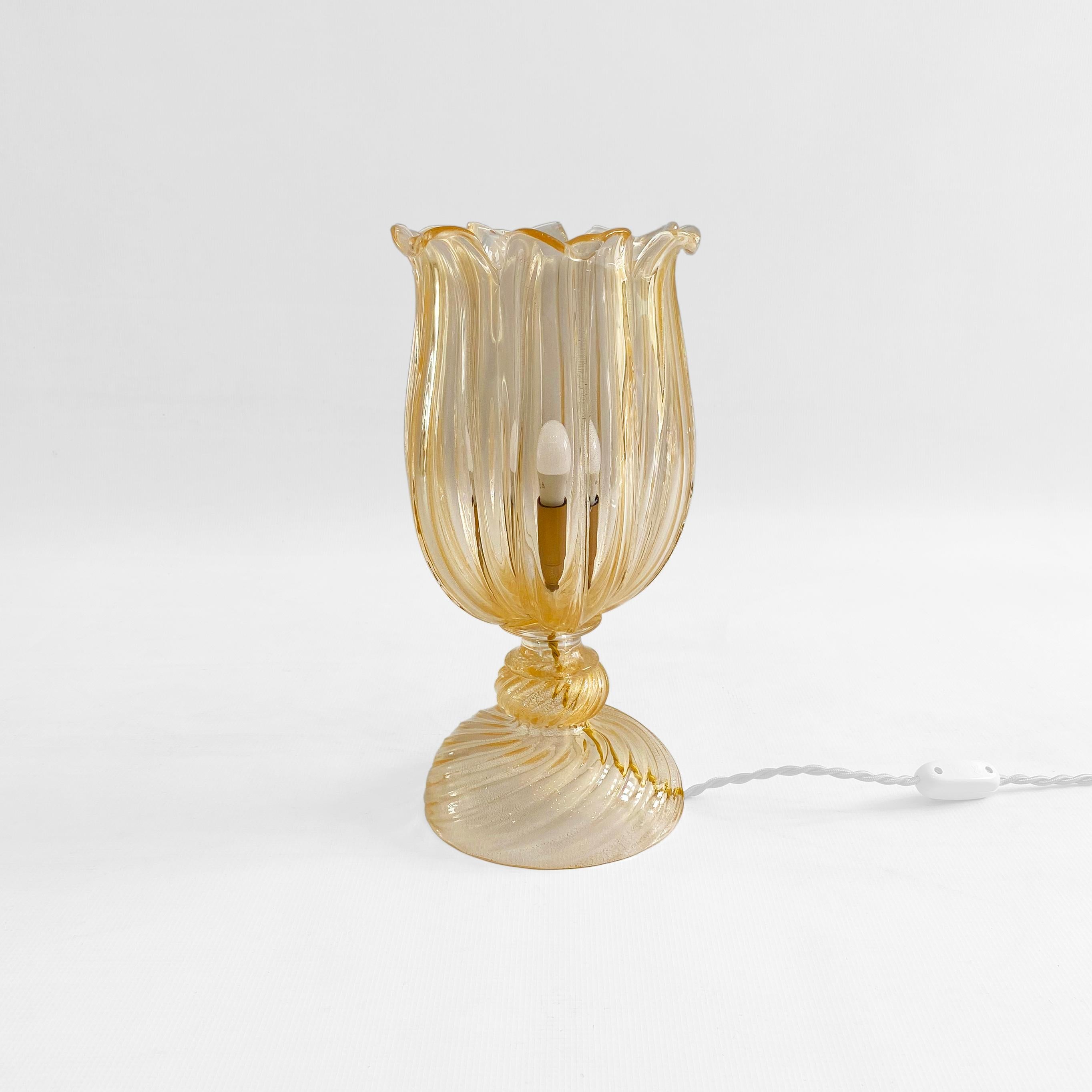 Archimede Seguso Handmade Murano Glas Tischlampe Gold Italienisch Art Deco 1960er (Art déco) im Angebot