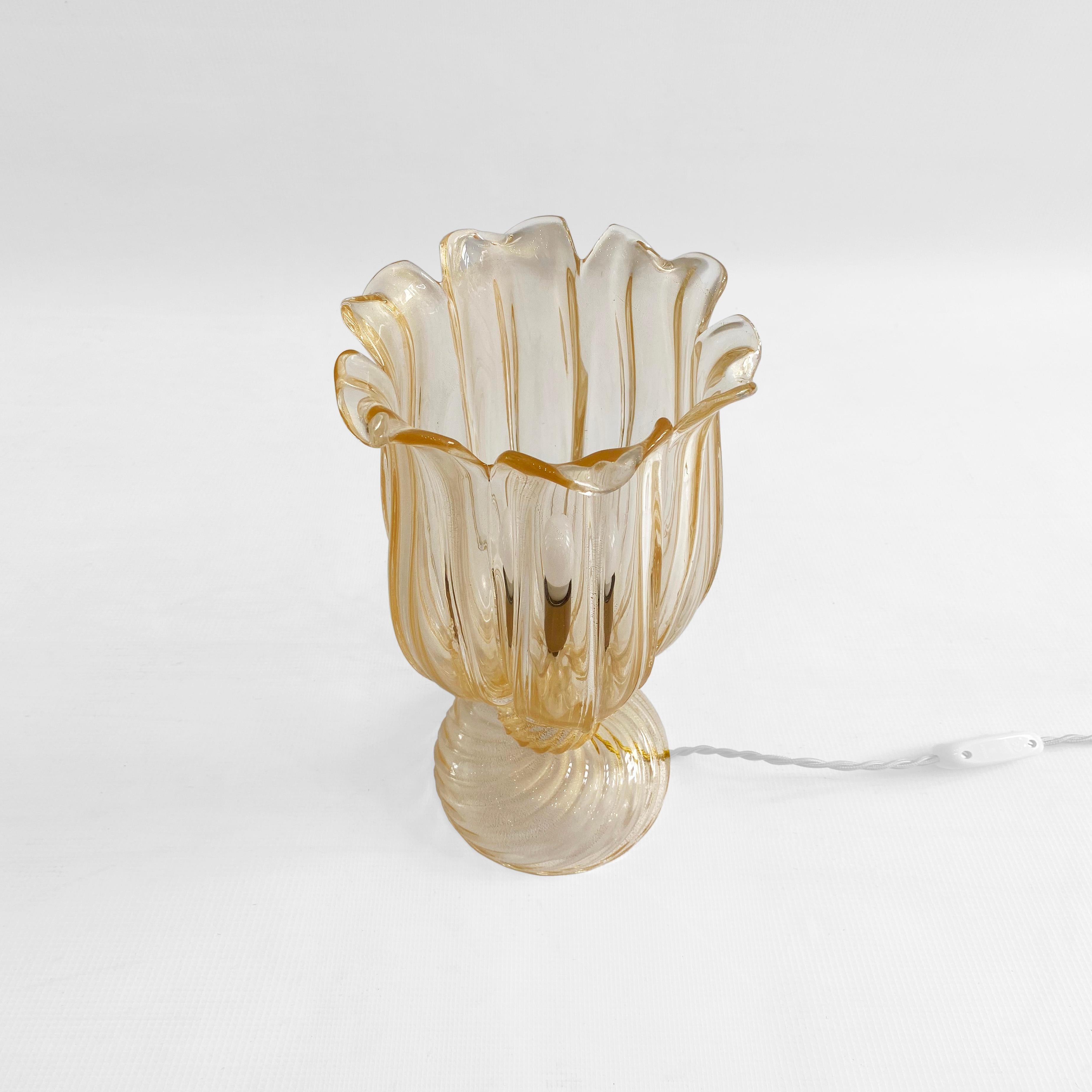 Archimede Seguso Handmade Murano Glas Tischlampe Gold Italienisch Art Deco 1960er (Handgefertigt) im Angebot