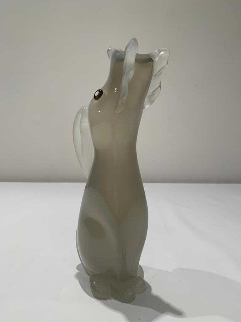 Archimede Seguso in opaline Murano glass c 1950 dog vase. In Good Condition For Sale In Rio De Janeiro, RJ