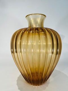 Archimede Seguso italian bicolor 1950 Murano Glass 'Coronato oro' vase.