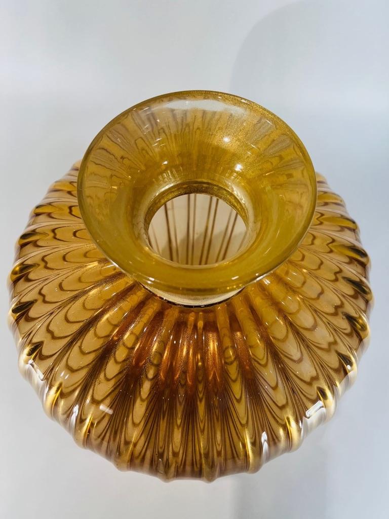 Autre Archimede Seguso vase italien bicolore 1950 en verre de Murano 'Coronato oro'. en vente