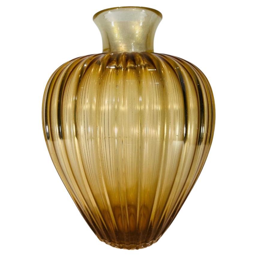 Archimede Seguso vase italien bicolore 1950 en verre de Murano 'Coronato oro'.