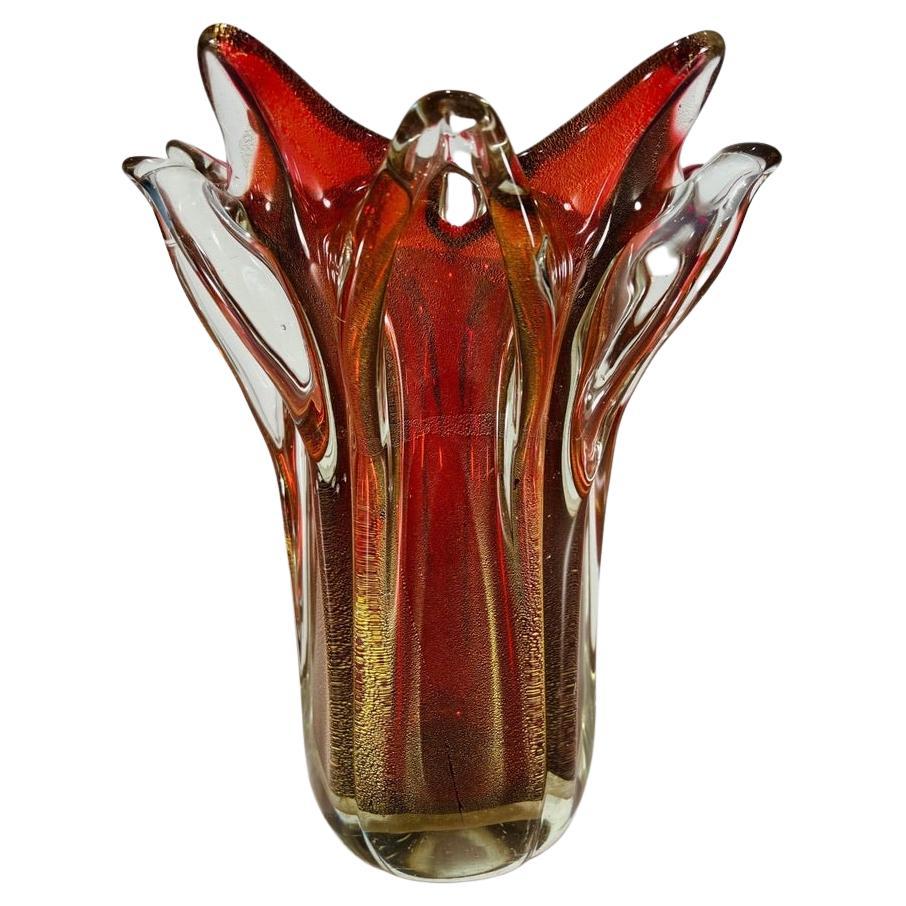 Archimede Seguso italienische Vase aus rotem und goldenem Murano Glas um 1950.