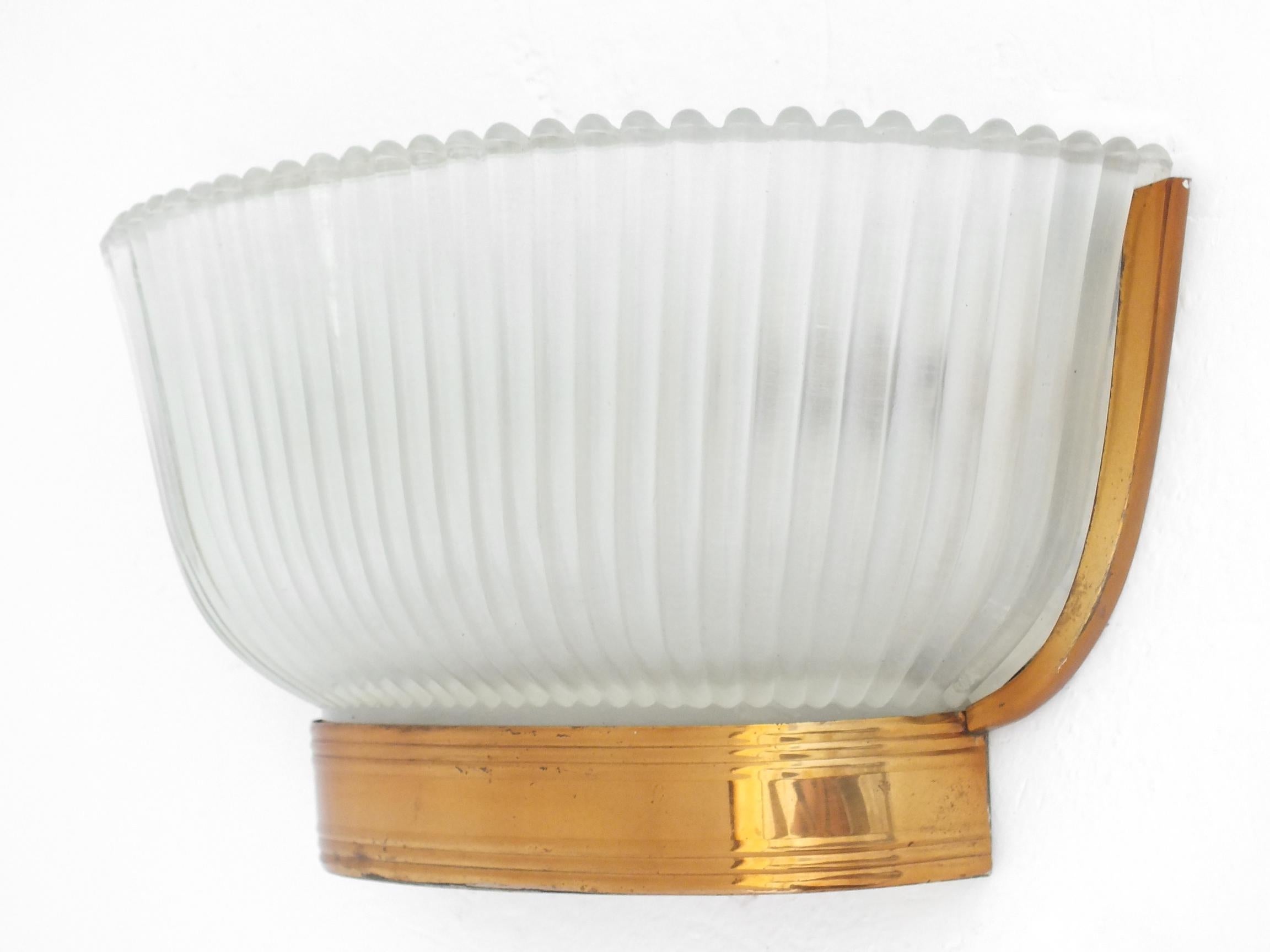 Archimedes Seguso  Italienische Wandleuchte aus Kristallgepresstem und Messing, Design Jahre 30er Jahre (Art déco) im Angebot