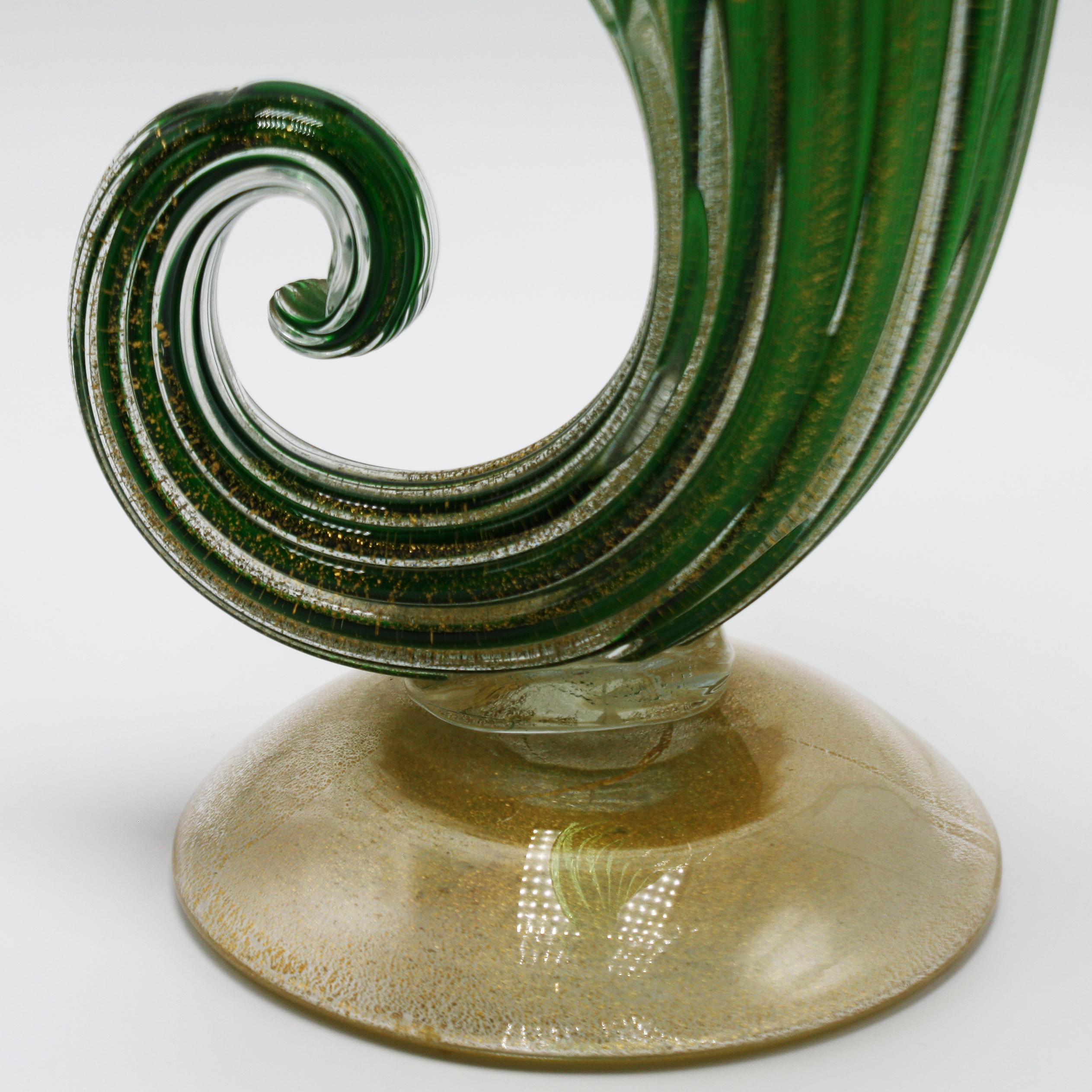 Archimede Seguso Jack-in-the-Pulpit Vase with 24-Karat Gold Inclusions In Excellent Condition In Dallas, TX