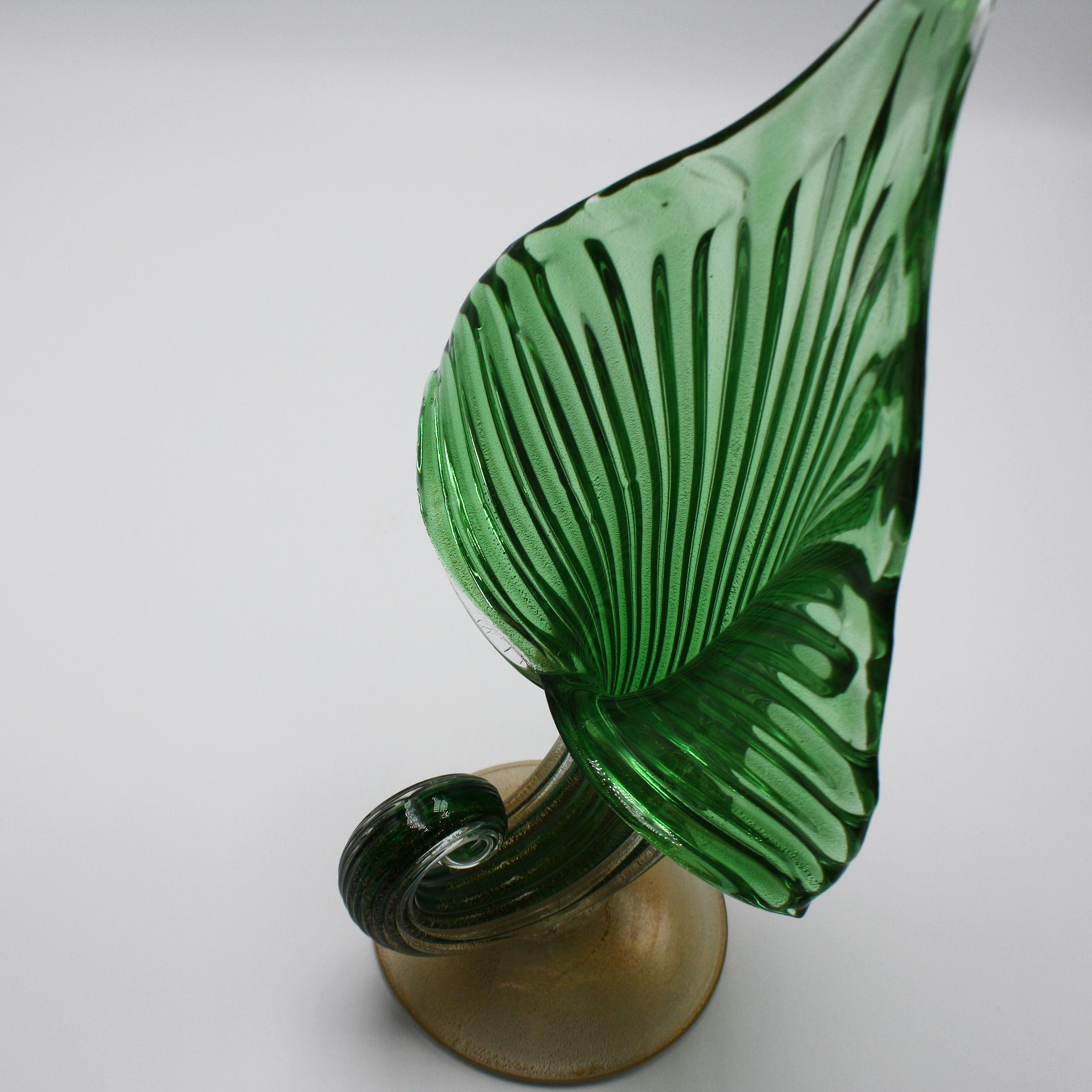 Mid-20th Century Archimede Seguso Jack-in-the-Pulpit Vase with 24-Karat Gold Inclusions