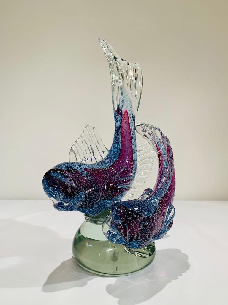 Unglaubliche und große skulpturale Gruppe von Murano Glas von ARCHIMEDE SEGUSO 1950 bicolor mit Luftblasen Fische.